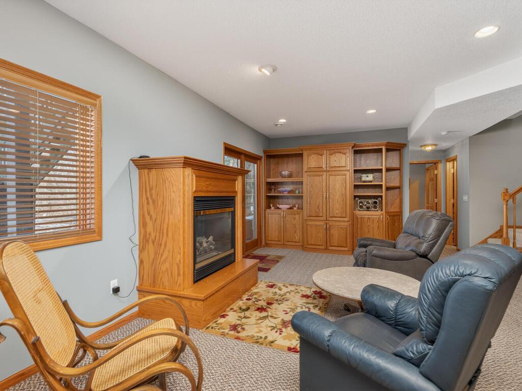 1736 Pond Lane