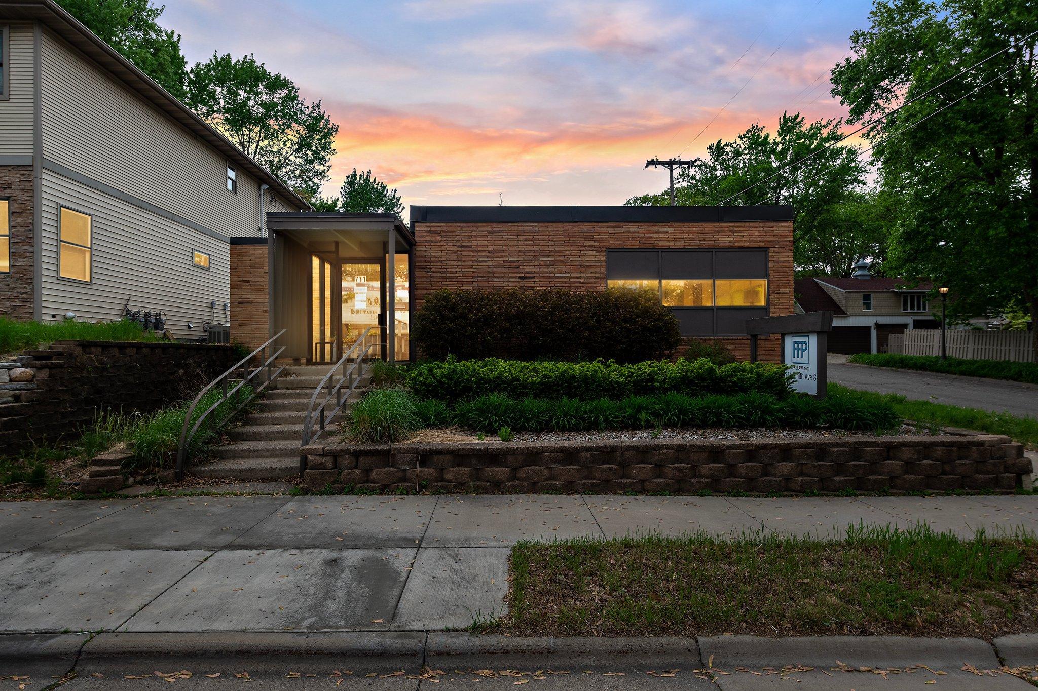 711 Smith Avenue S