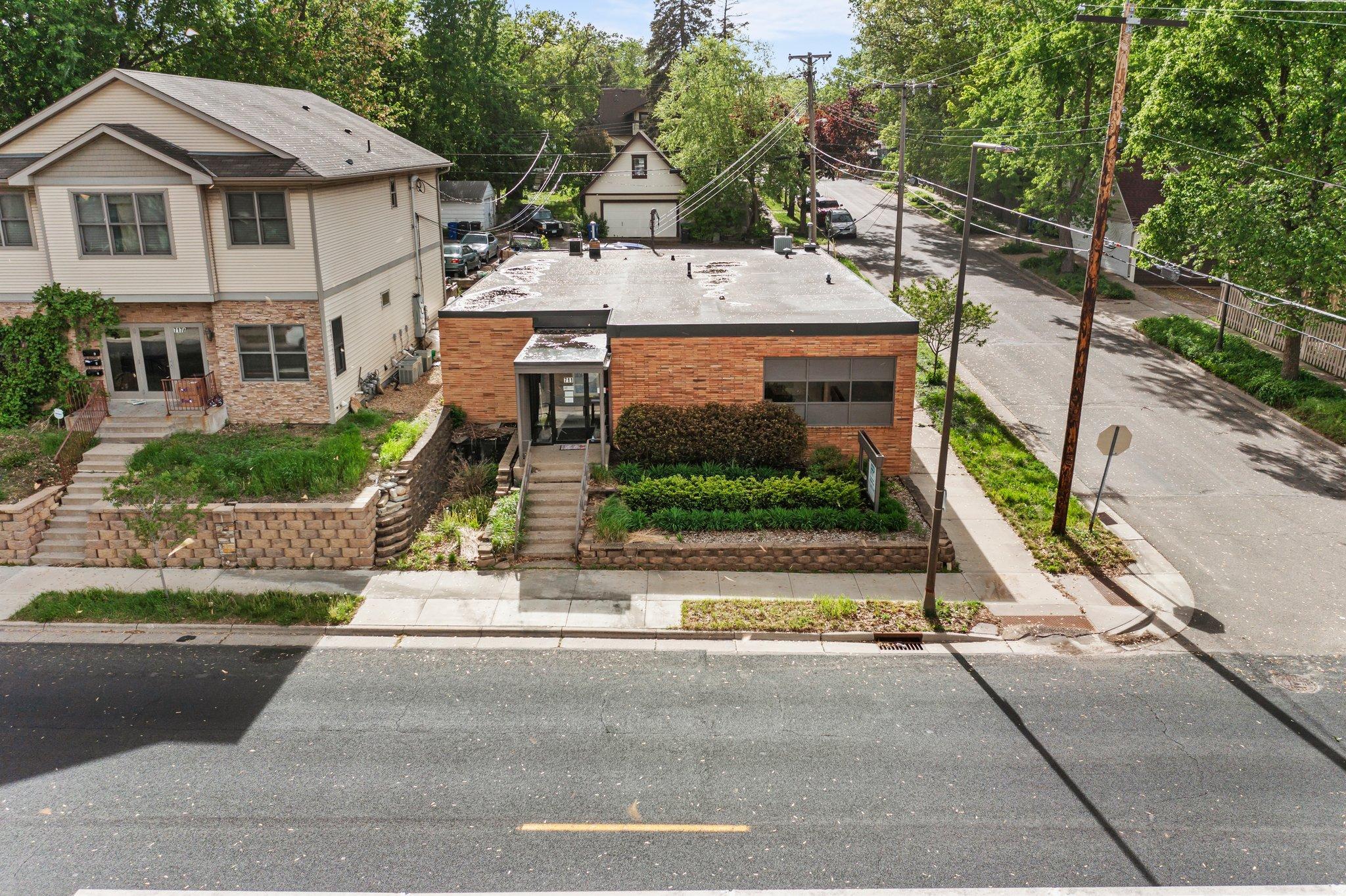 711 Smith Avenue S