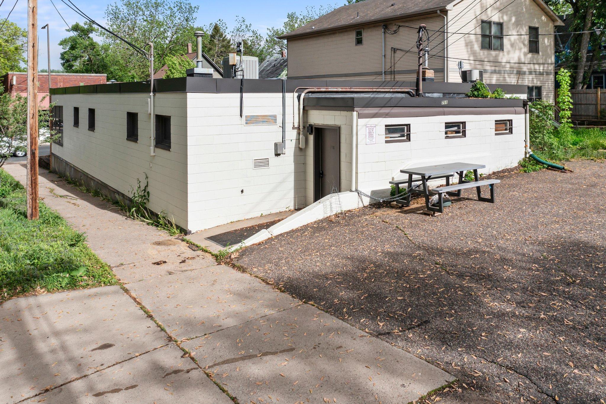 711 Smith Avenue S