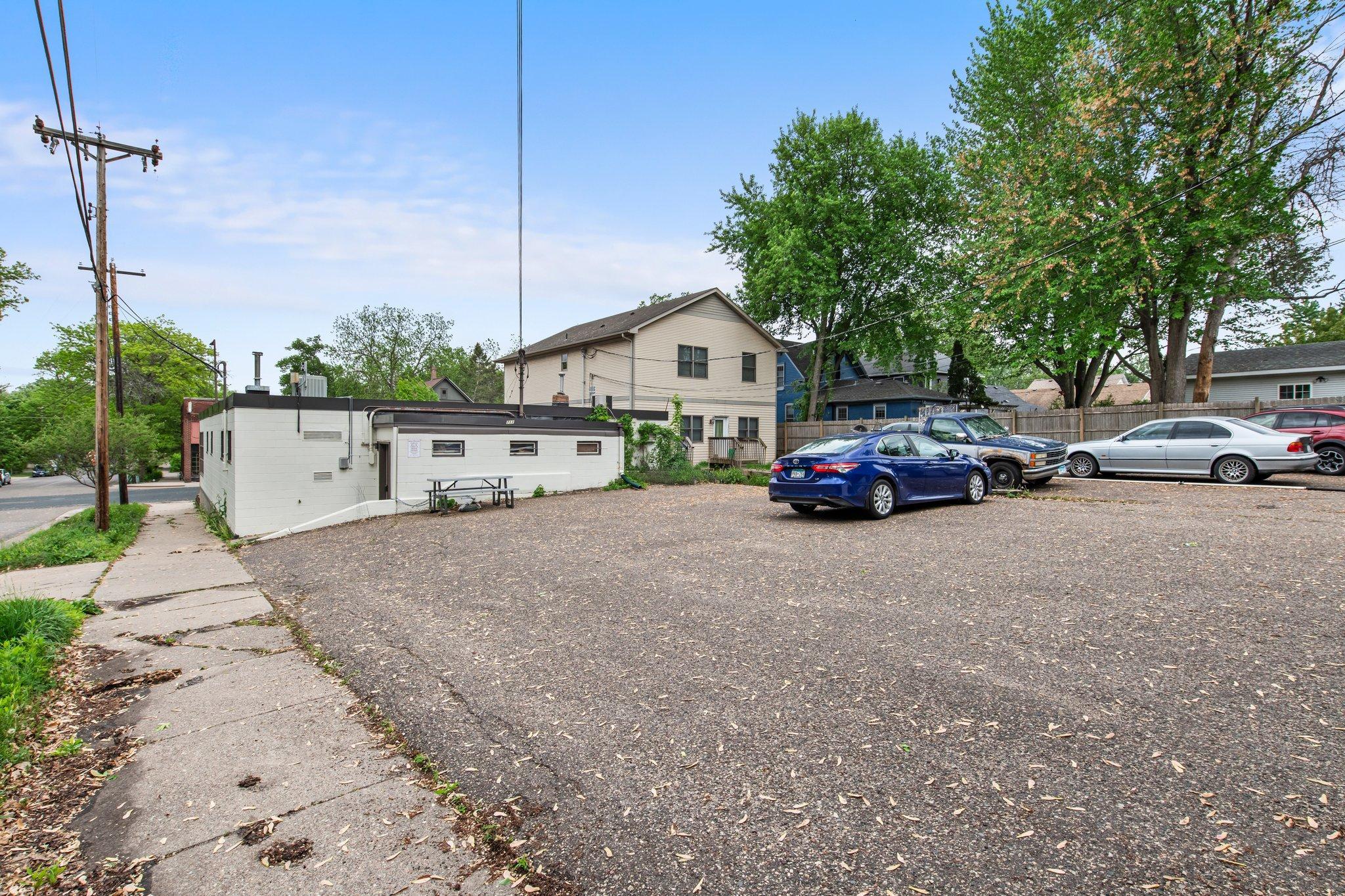 711 Smith Avenue S