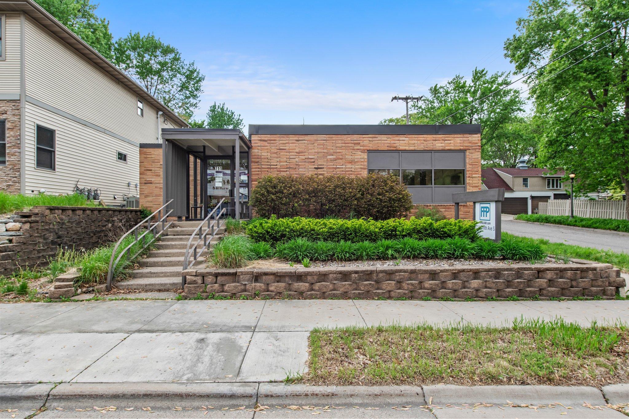 711 Smith Avenue S