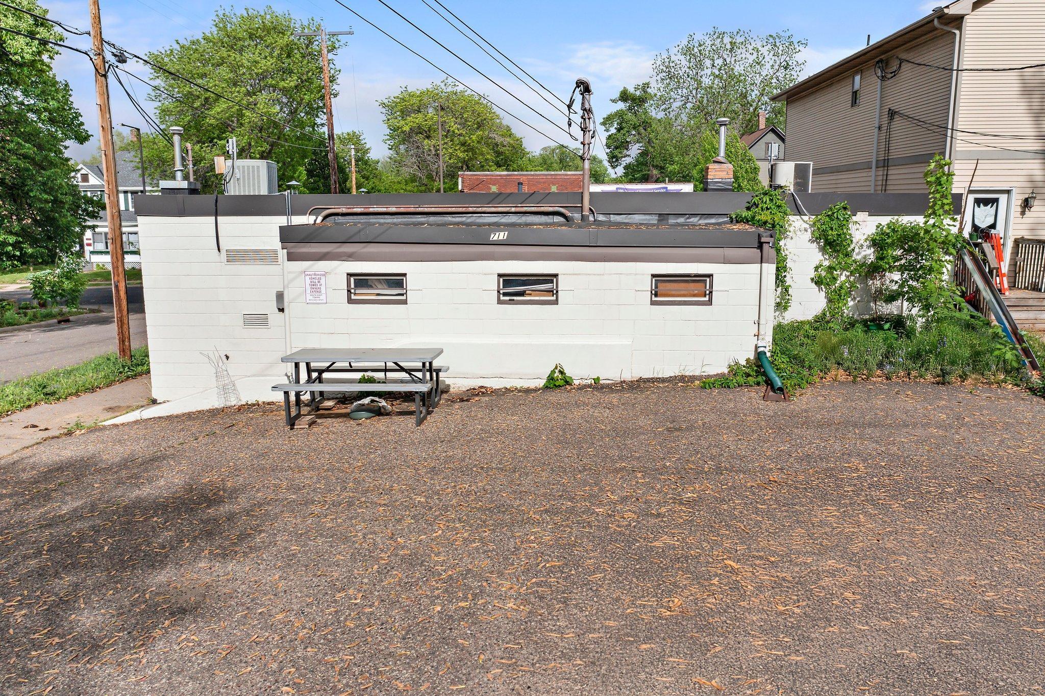 711 Smith Avenue S