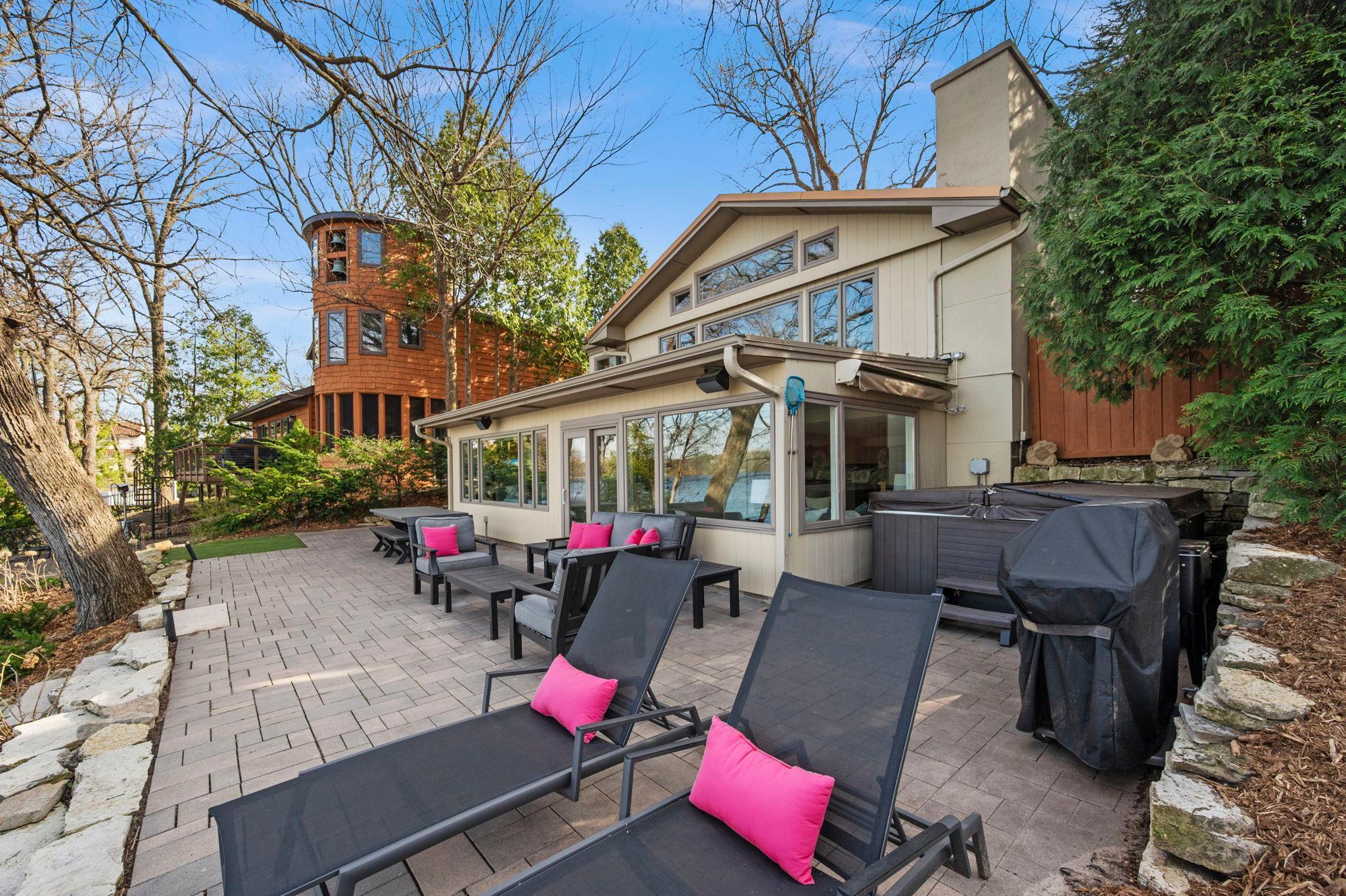 3090 Hamline Avenue N