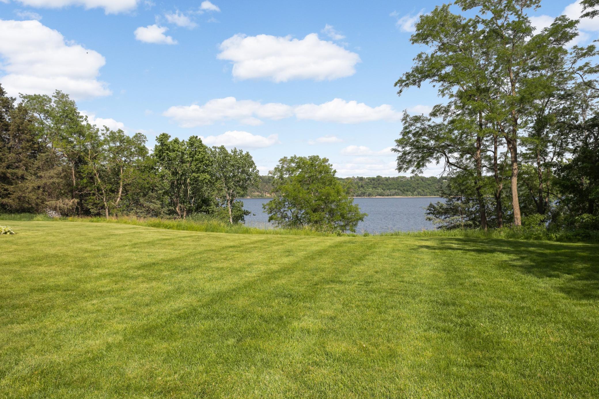 145 Lakeland Shores Road N