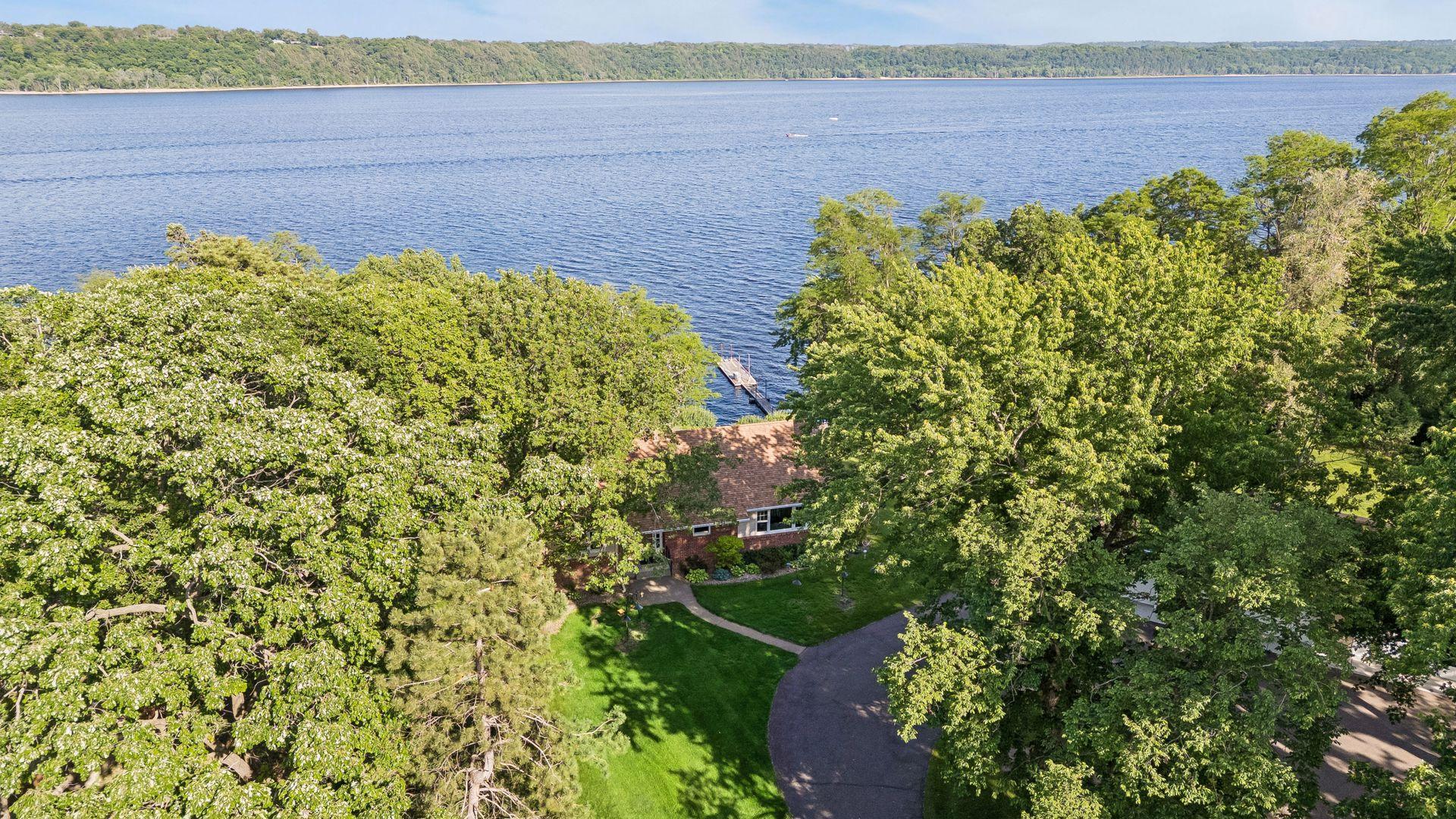 145 Lakeland Shores Road N