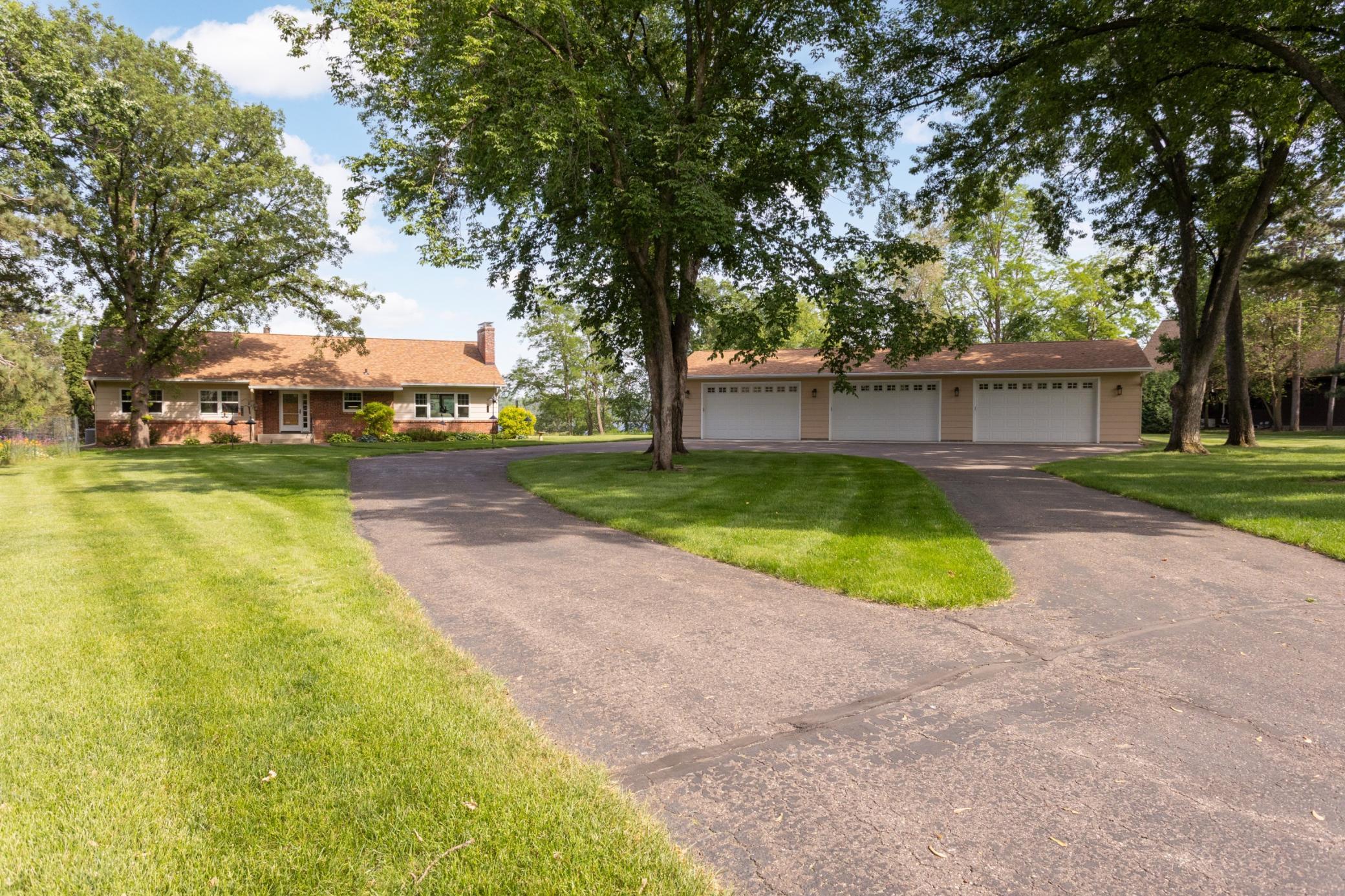 145 Lakeland Shores Road N