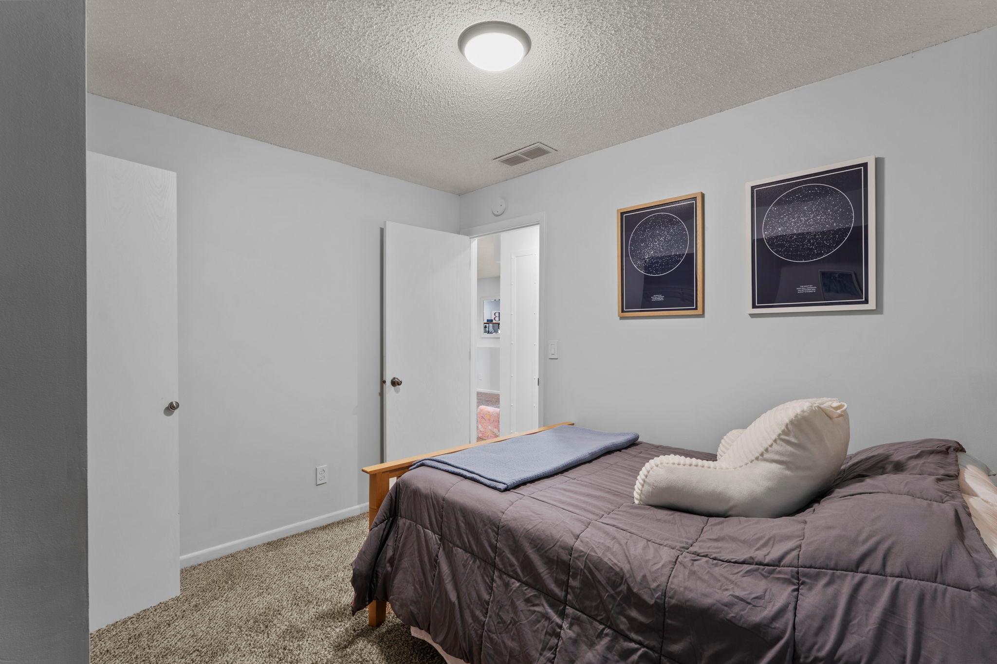 899 Park Knoll Drive