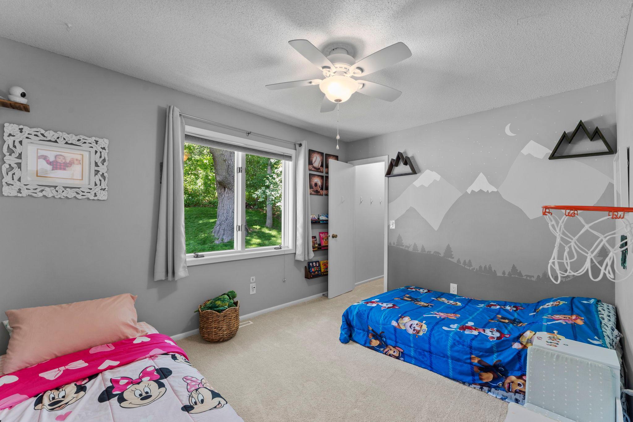 899 Park Knoll Drive