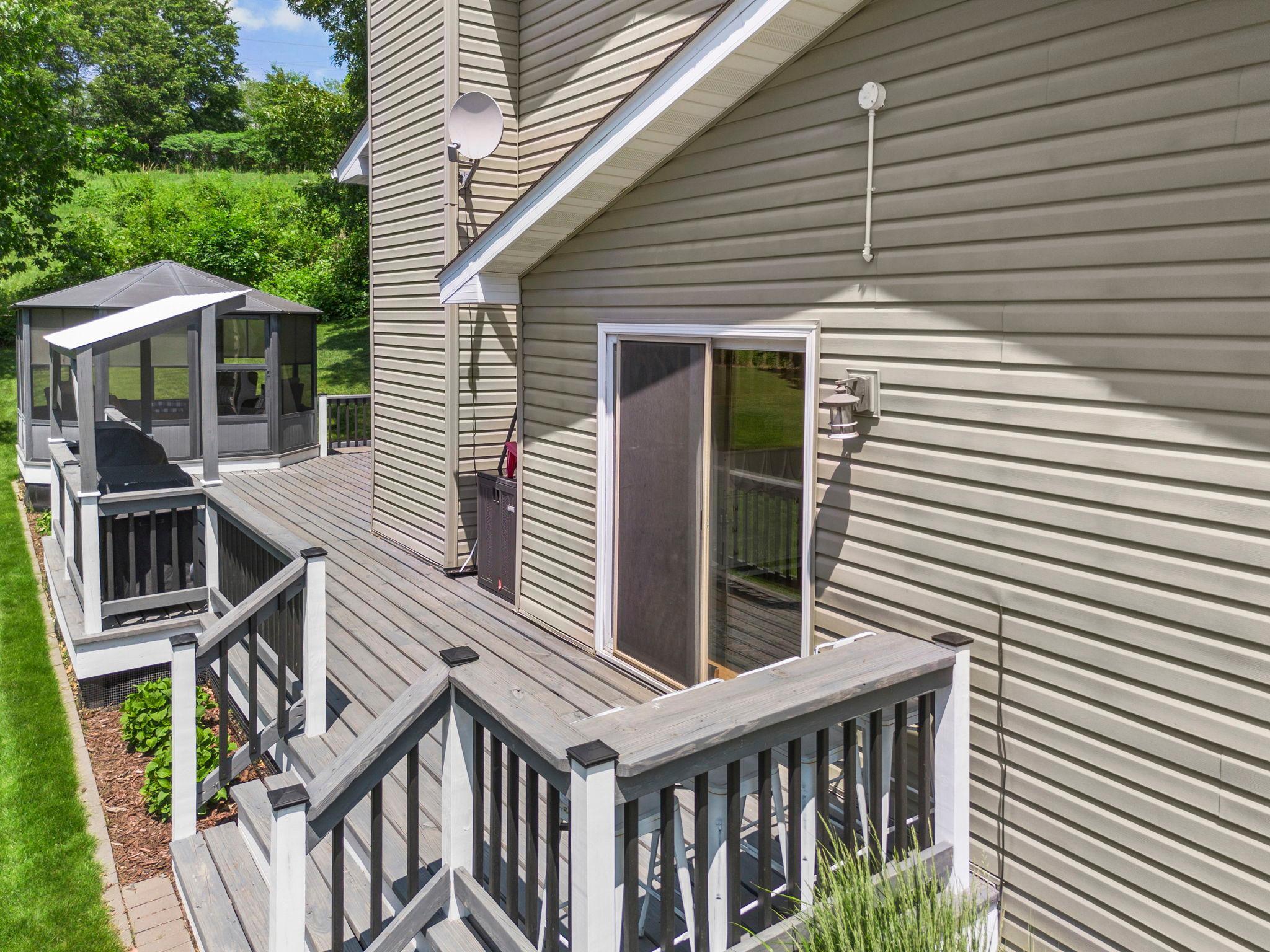 899 Park Knoll Drive