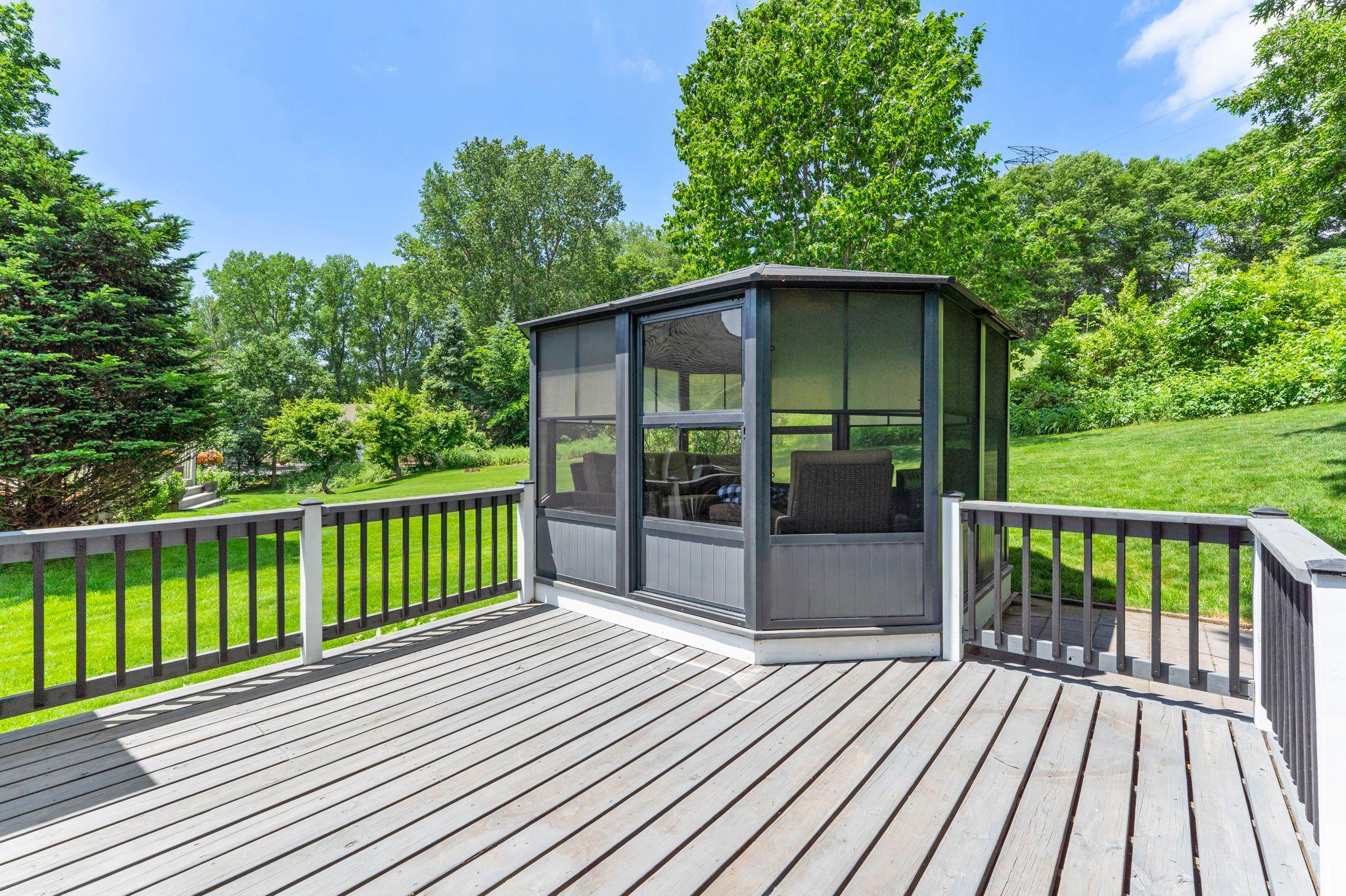 899 Park Knoll Drive