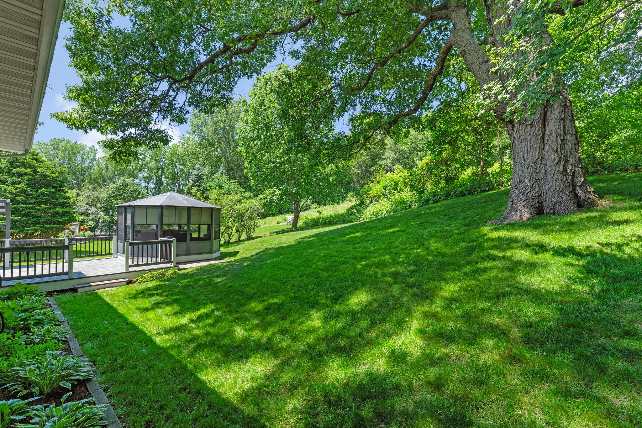 899 Park Knoll Drive