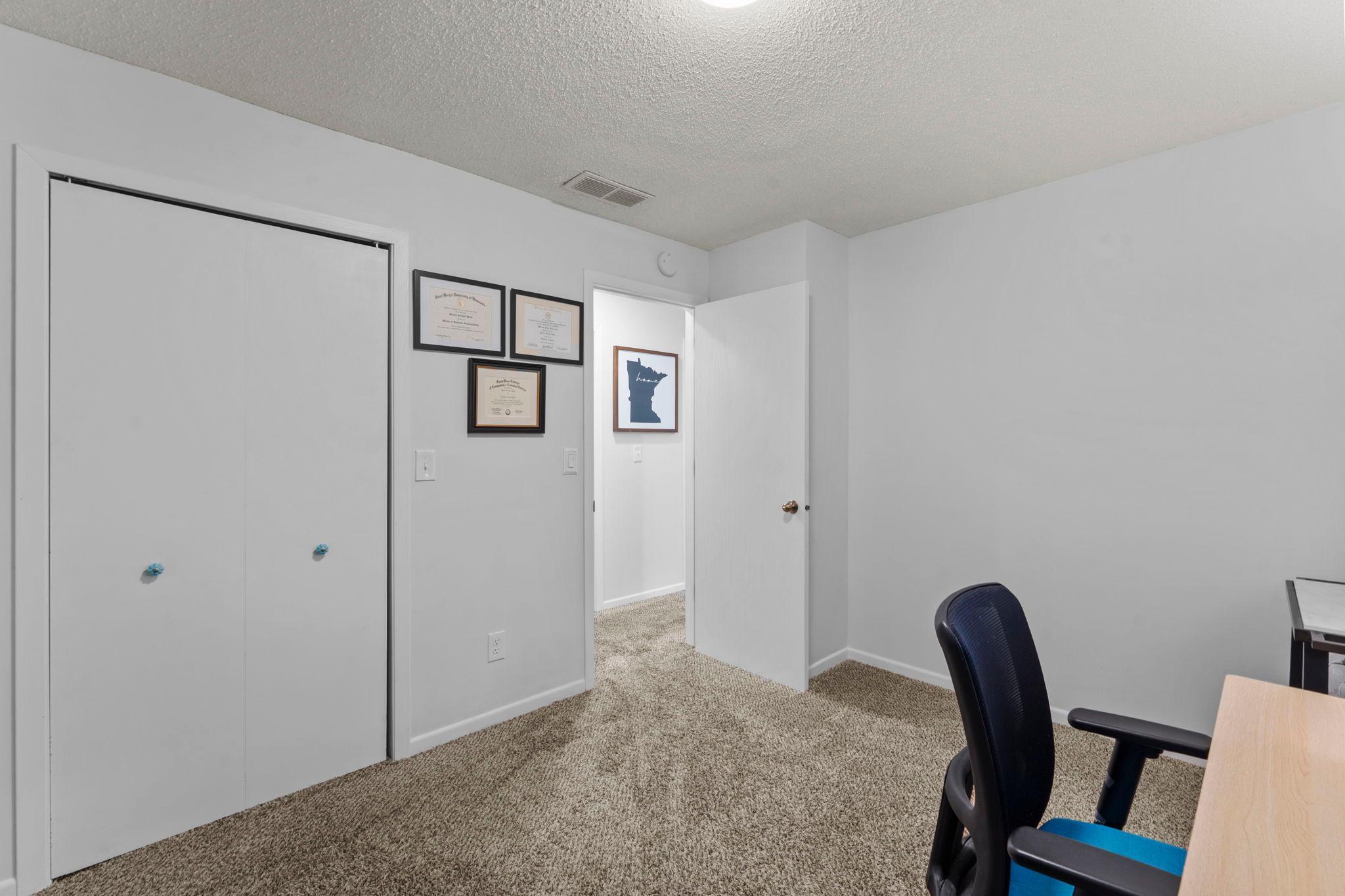 899 Park Knoll Drive
