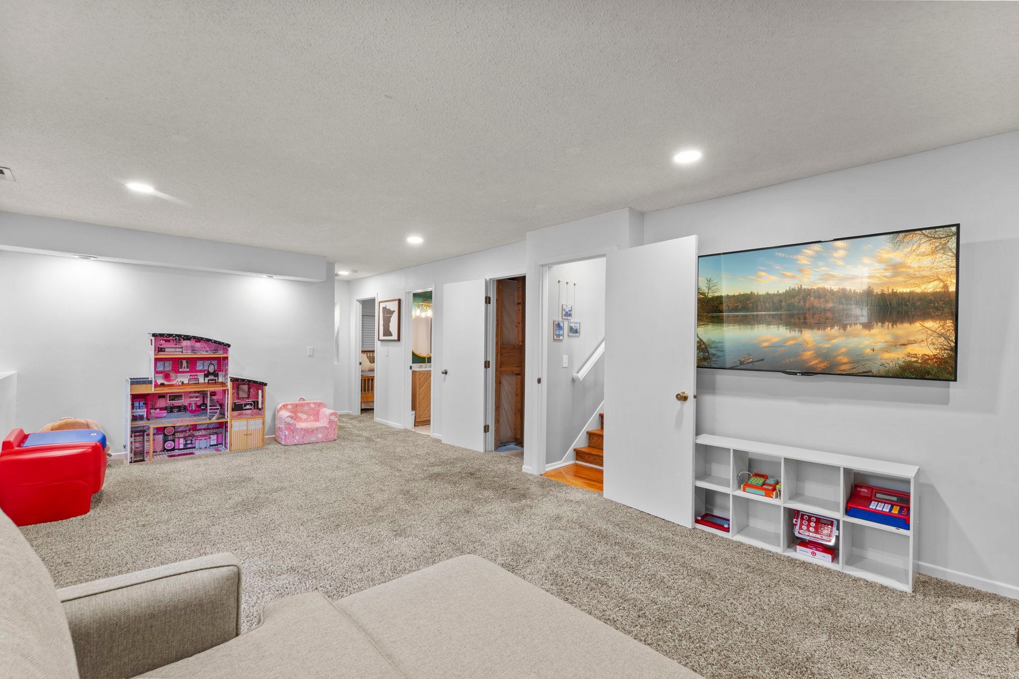 899 Park Knoll Drive
