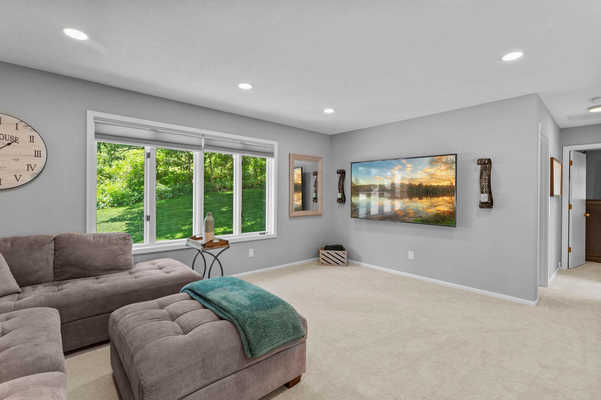 899 Park Knoll Drive