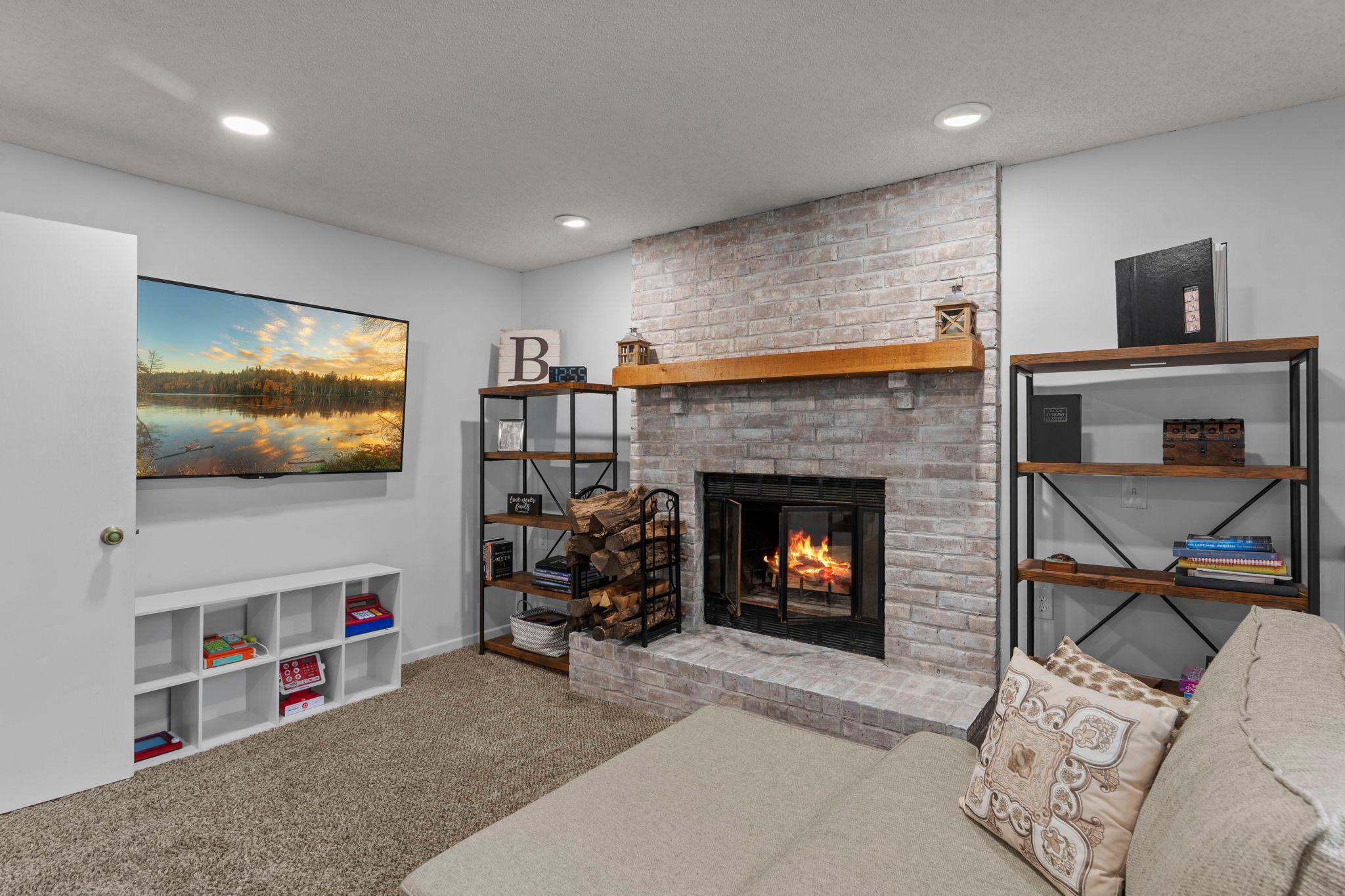 899 Park Knoll Drive