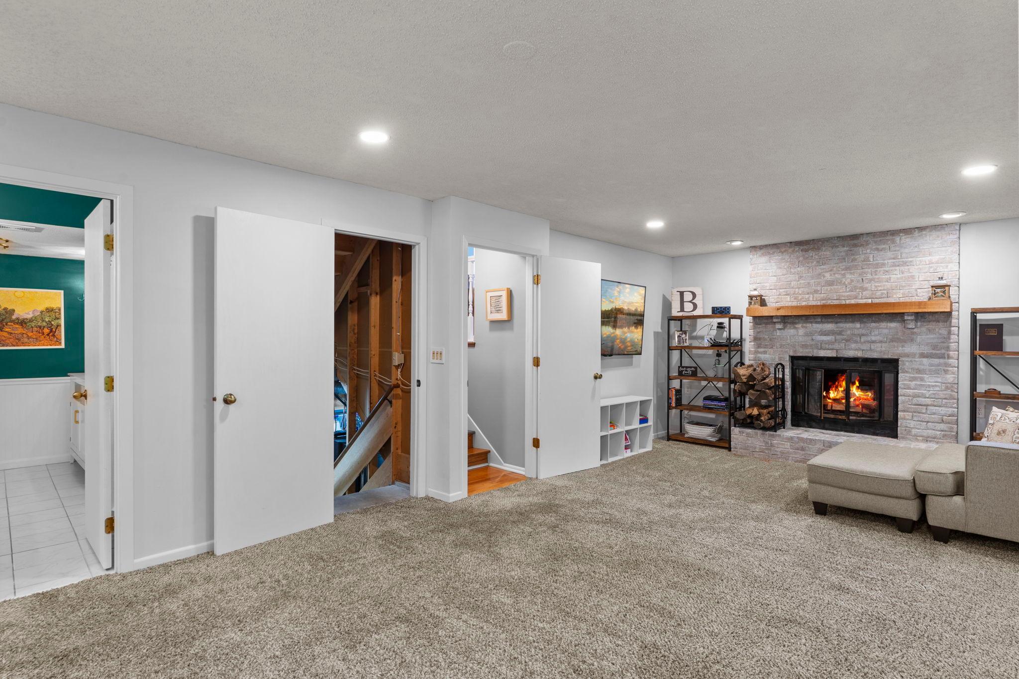 899 Park Knoll Drive