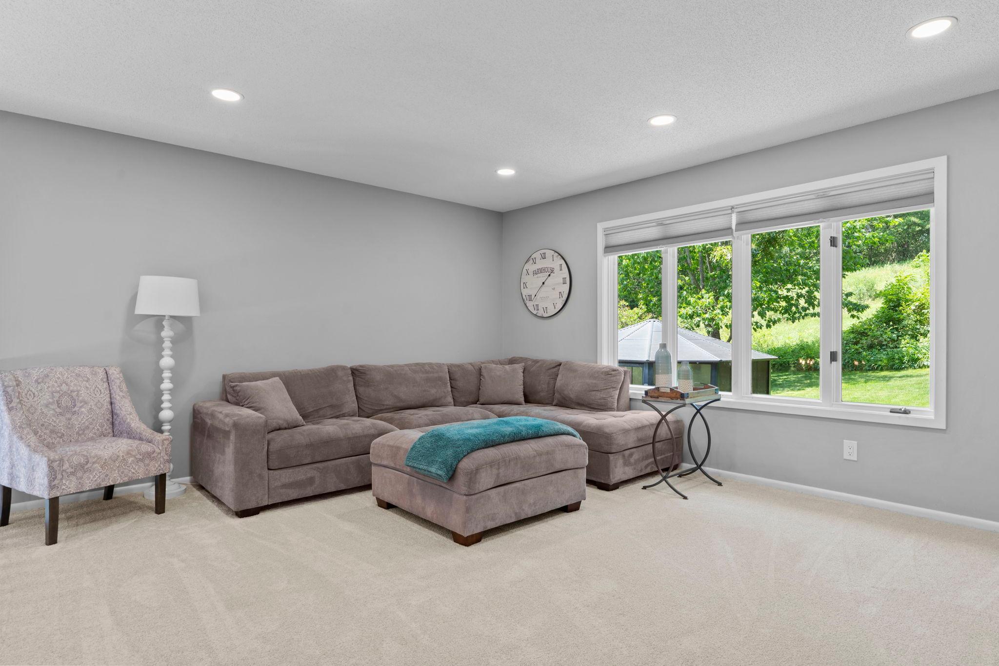 899 Park Knoll Drive