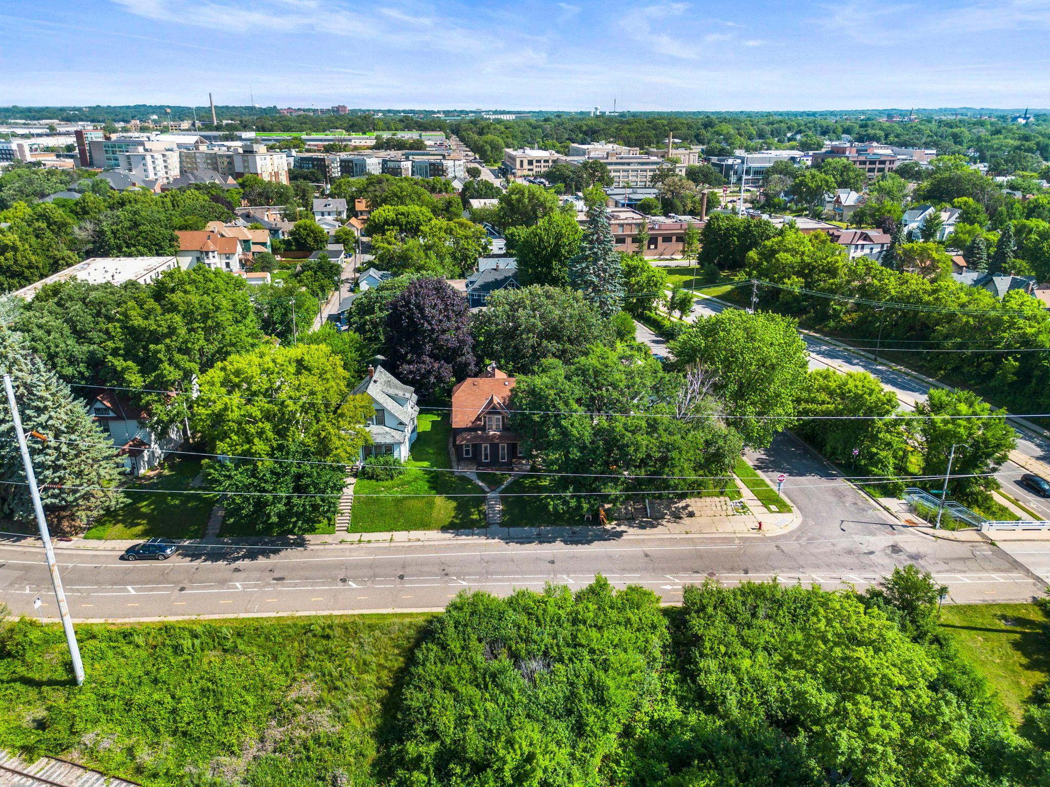 1827-1829 Saint Anthony Avenue