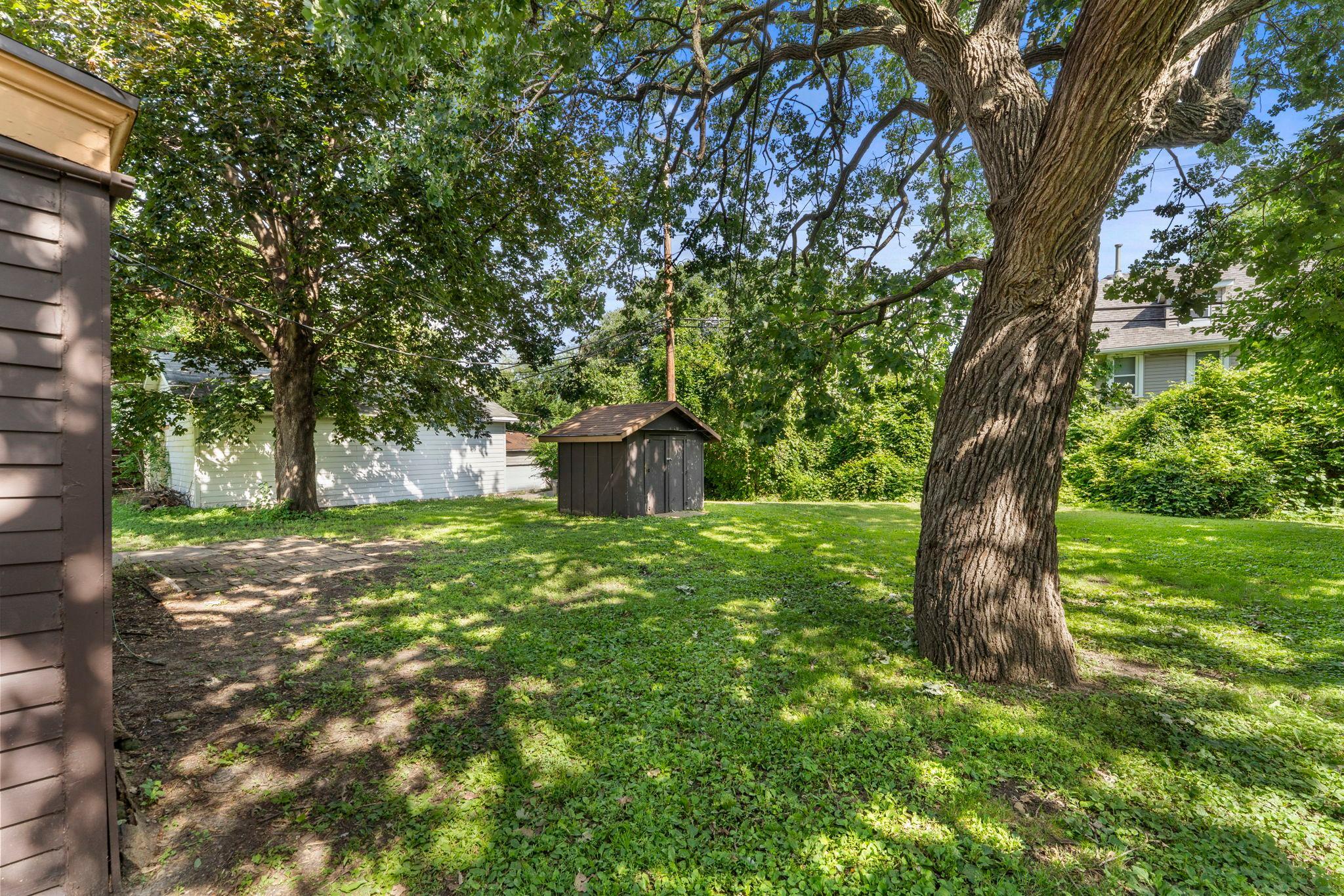 1827-1829 Saint Anthony Avenue
