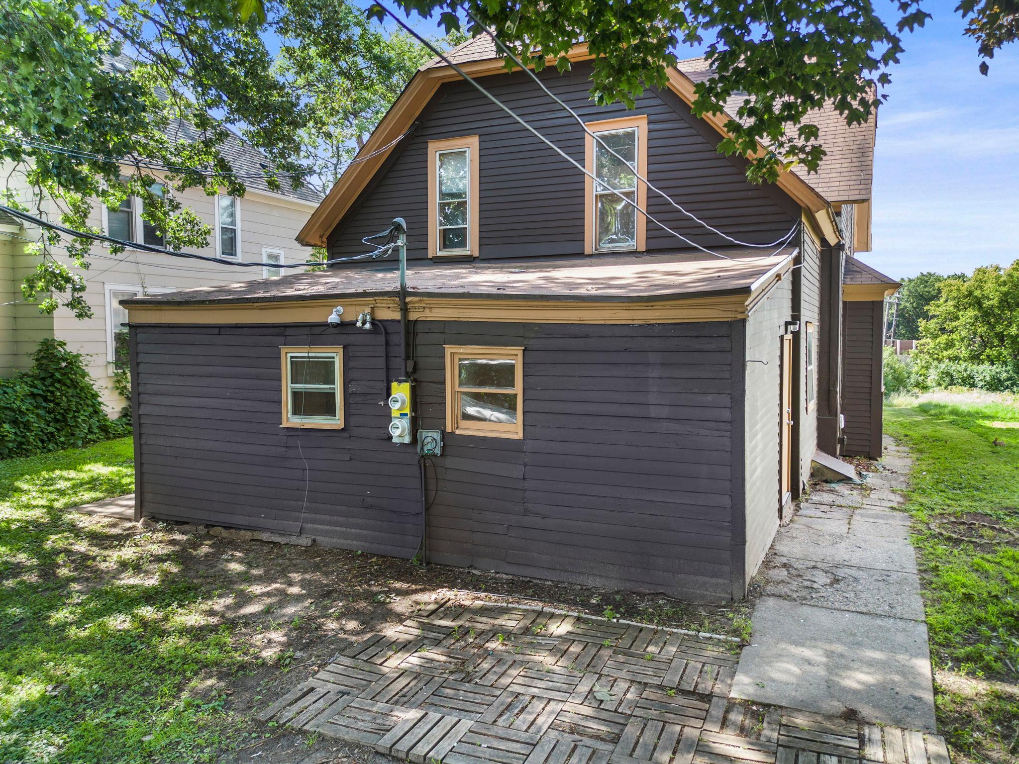 1827-1829 Saint Anthony Avenue