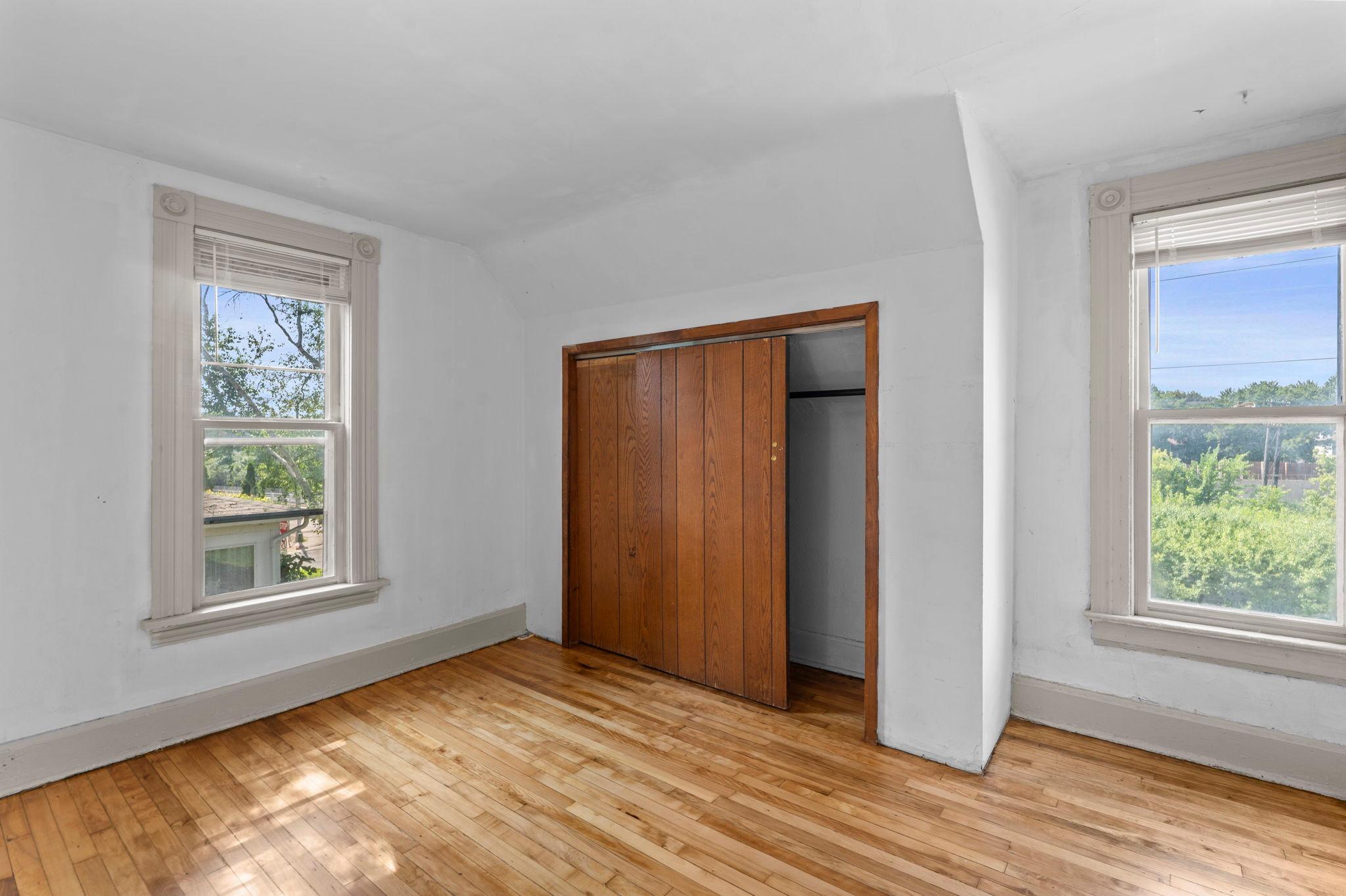 1827-1829 Saint Anthony Avenue