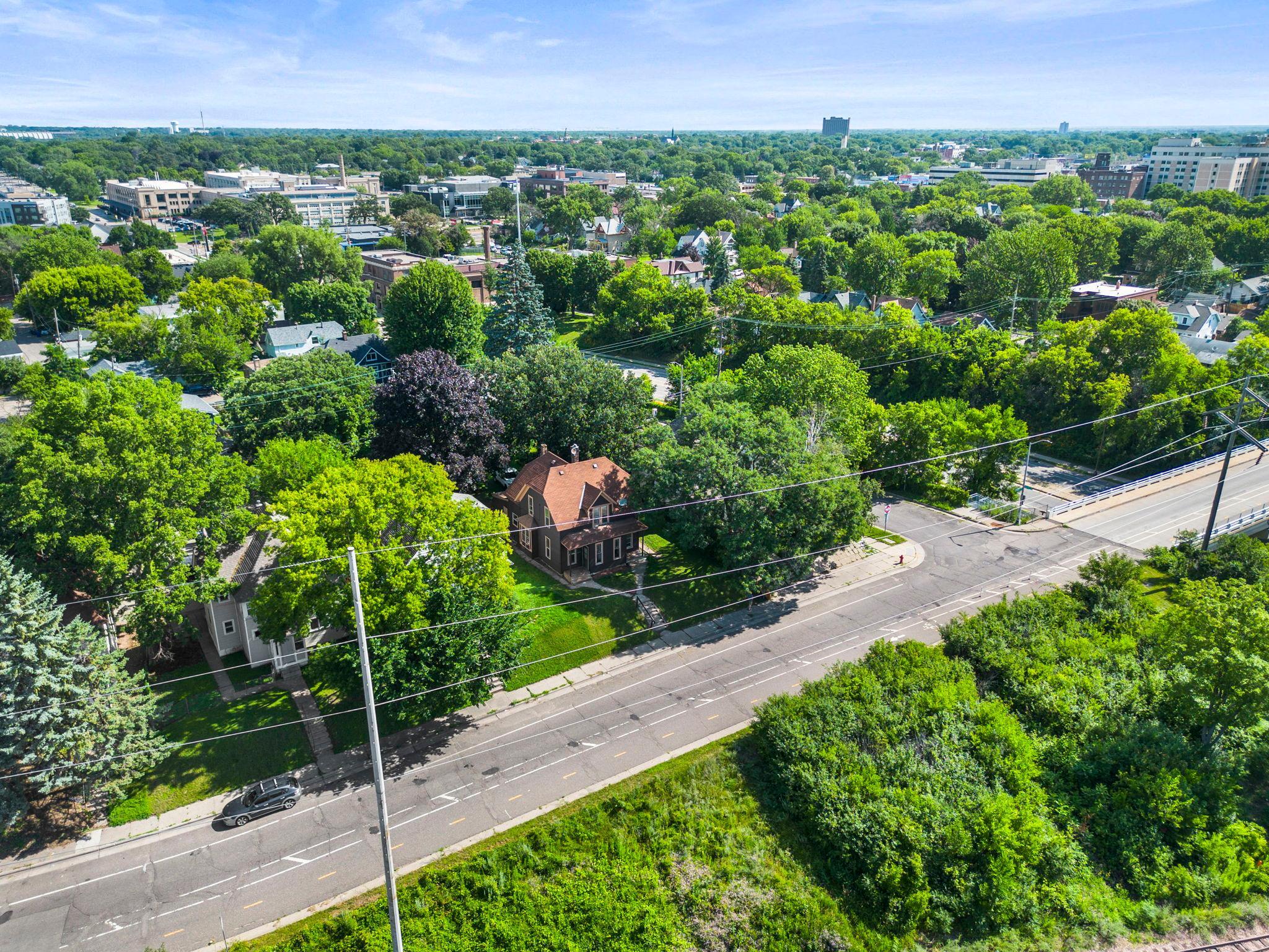1827-1829 Saint Anthony Avenue