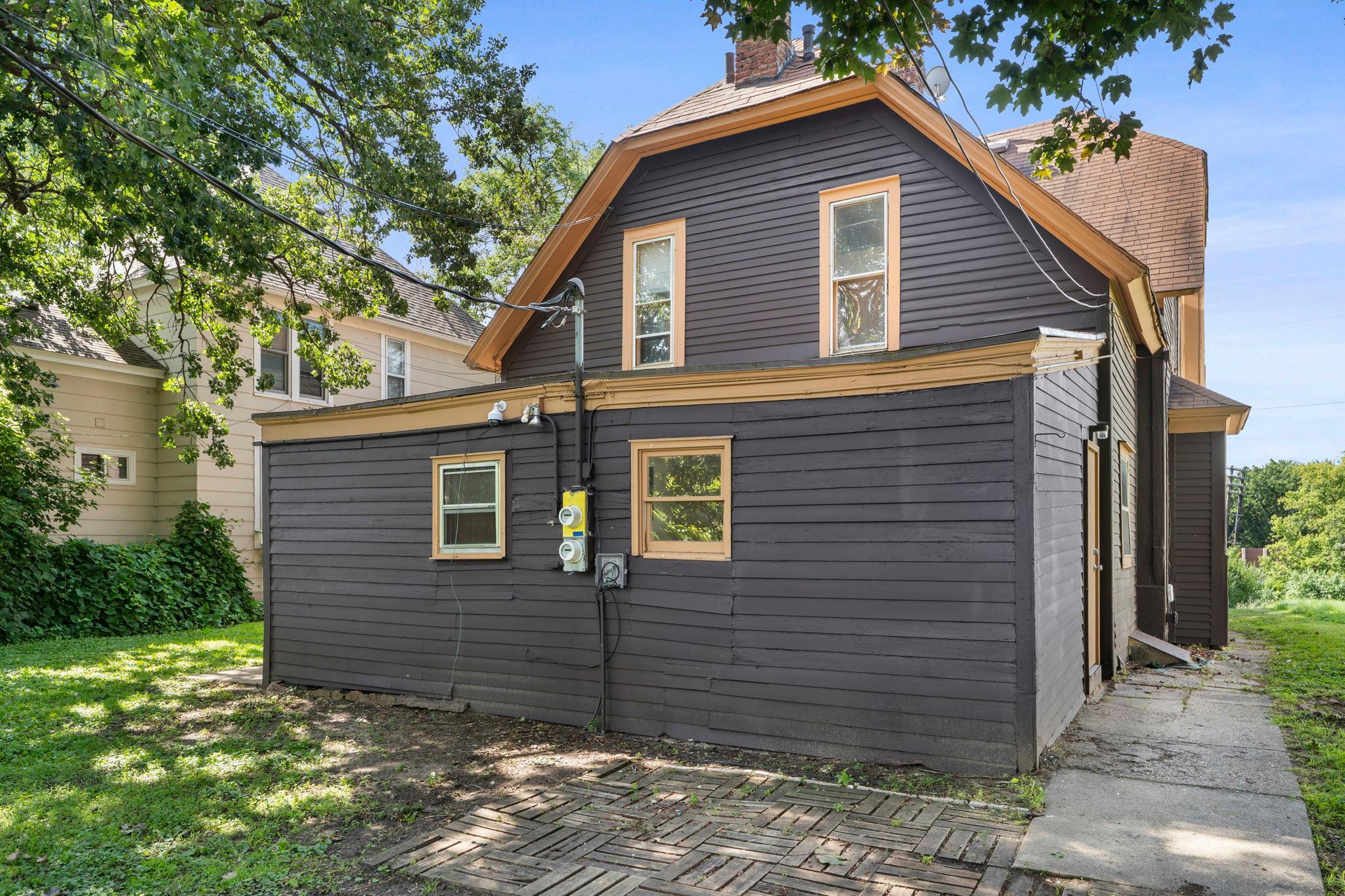 1827-1829 Saint Anthony Avenue
