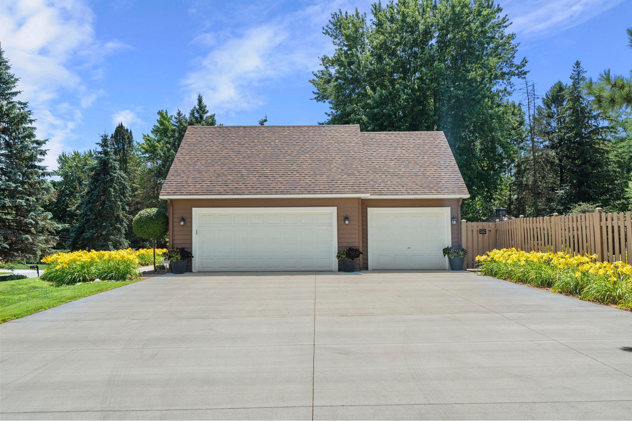 9040 E Sunrise Circle