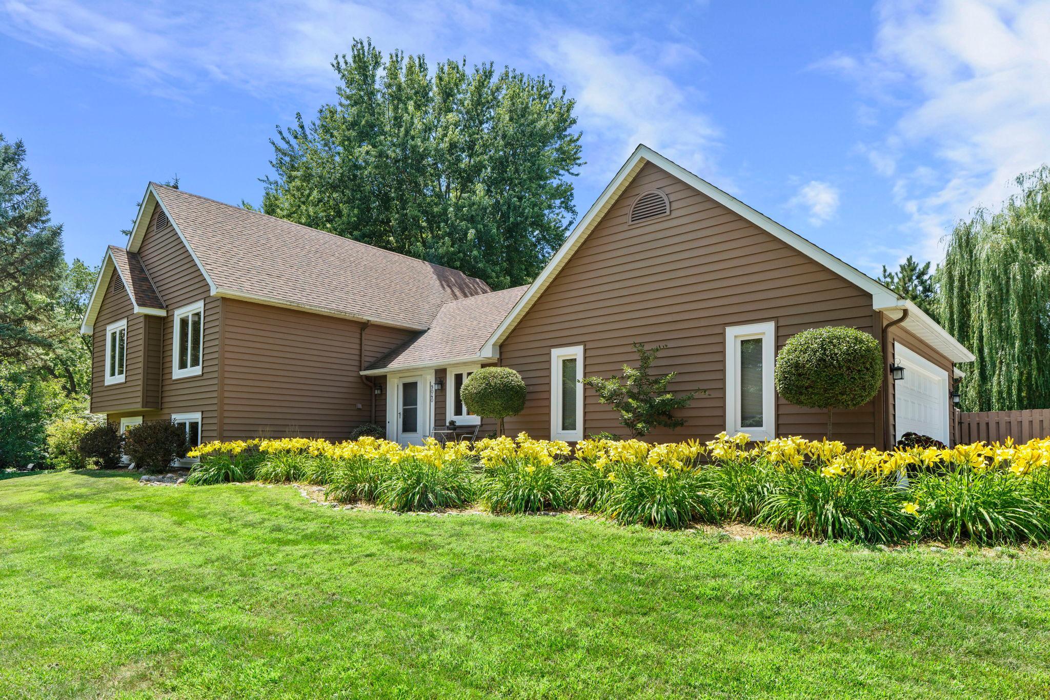 9040 E Sunrise Circle