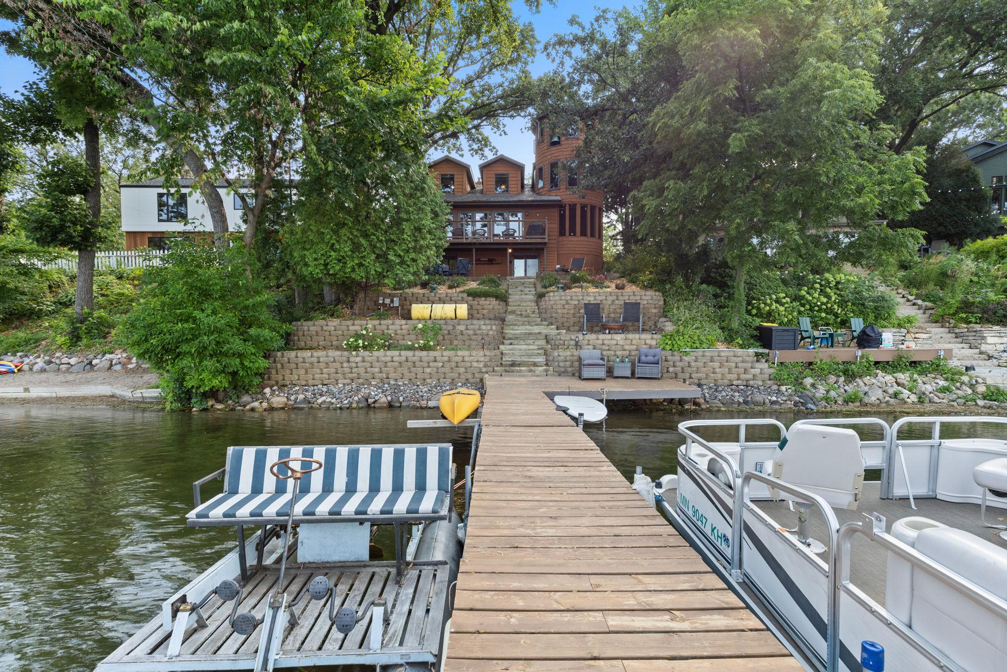3084 Hamline Avenue N