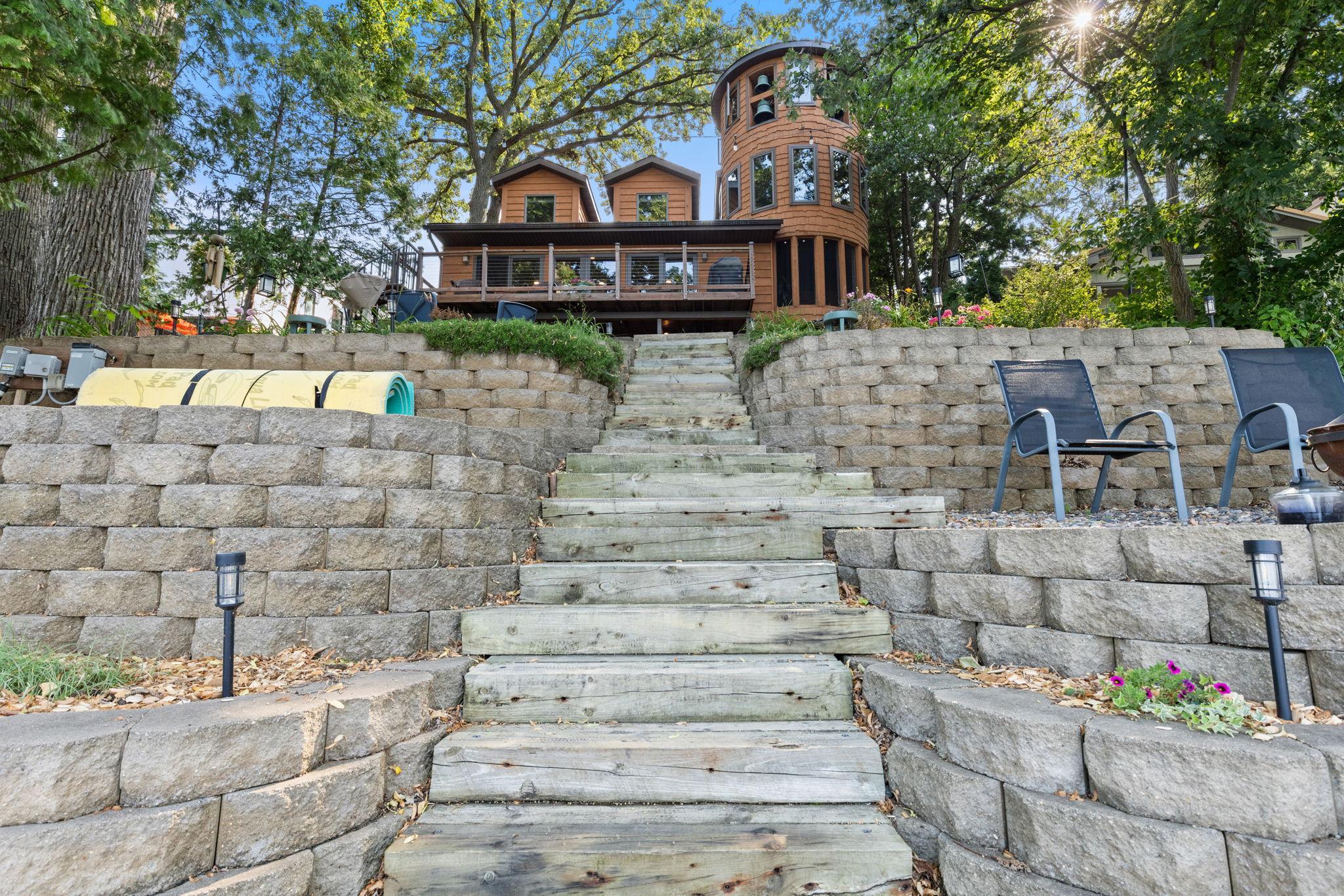3084 Hamline Avenue N