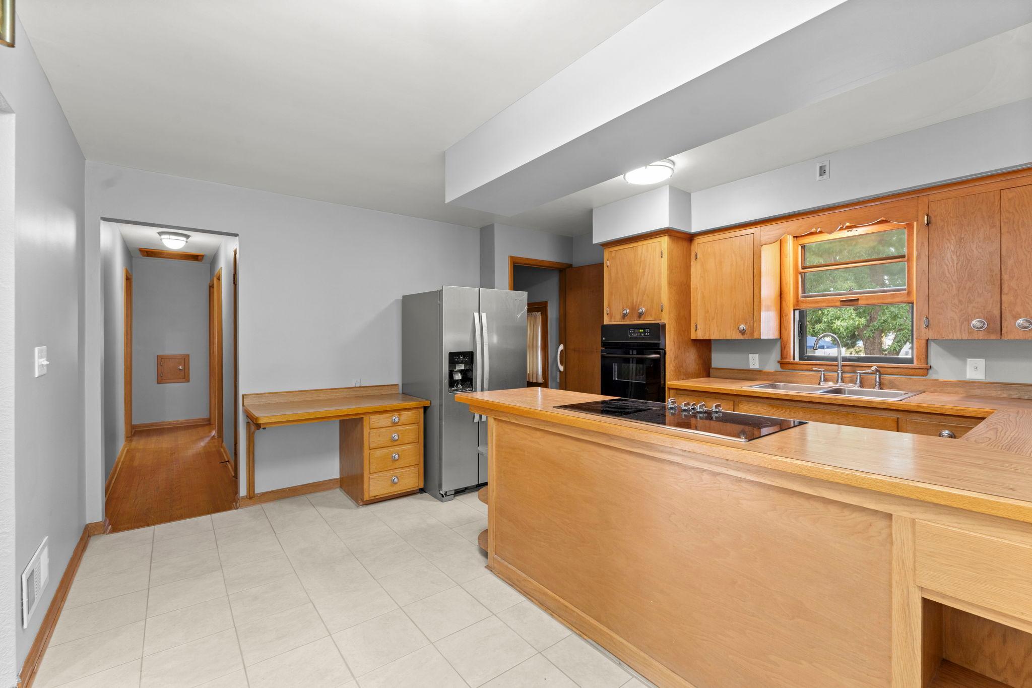 238 Macarthur Street W