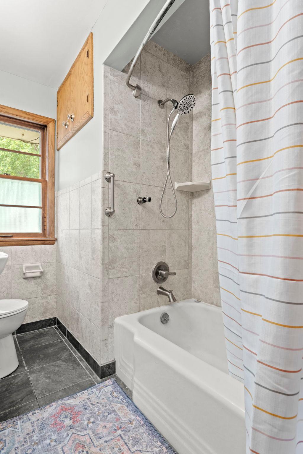 238 Macarthur Street W