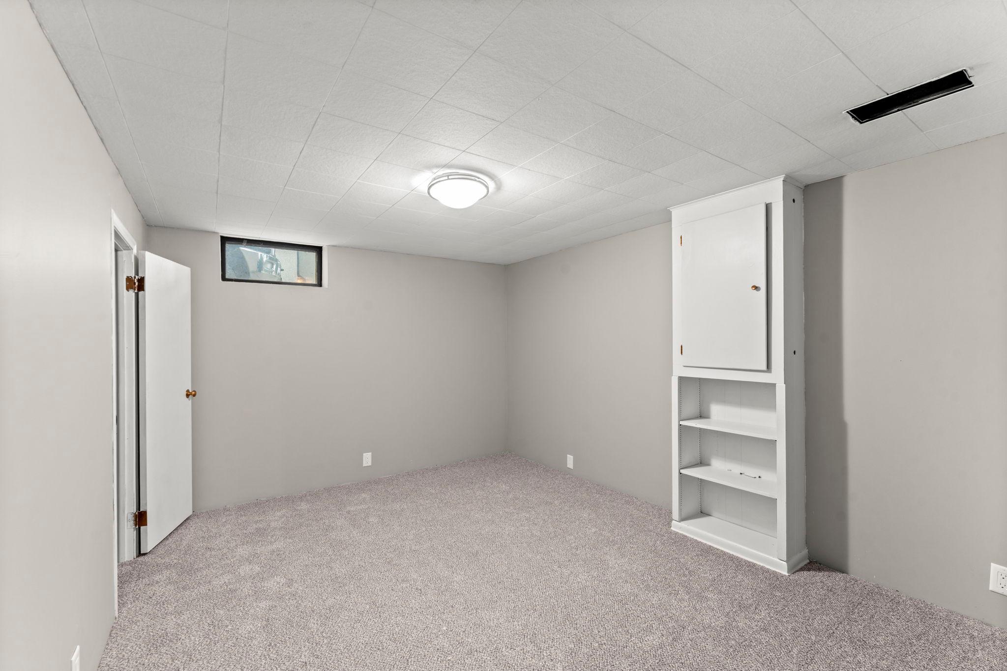 238 Macarthur Street W