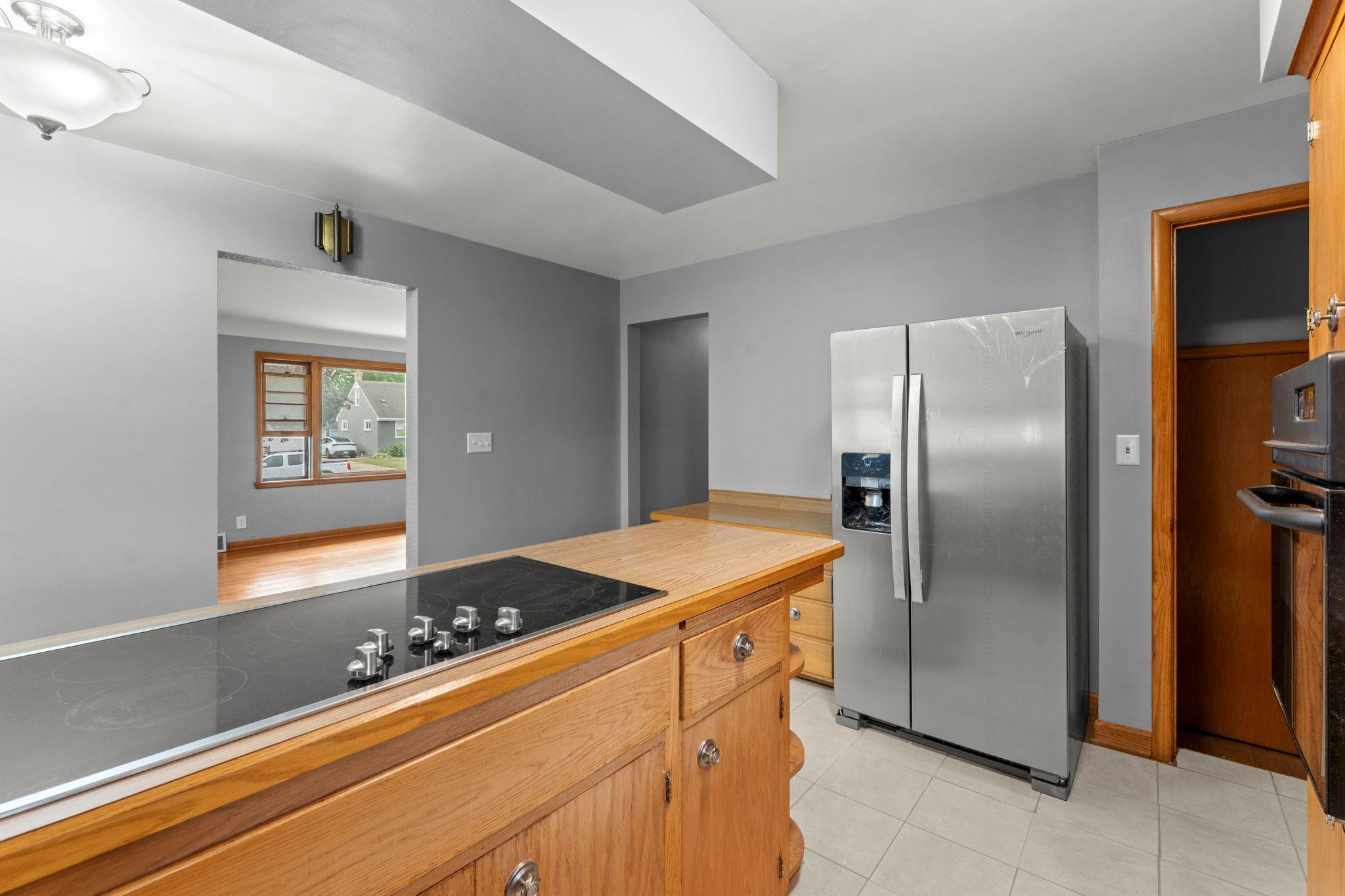 238 Macarthur Street W