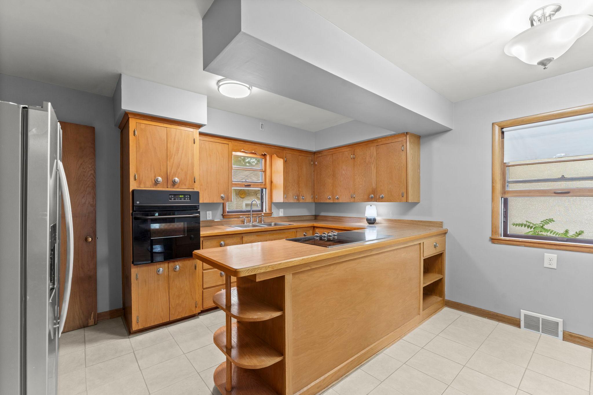 238 Macarthur Street W