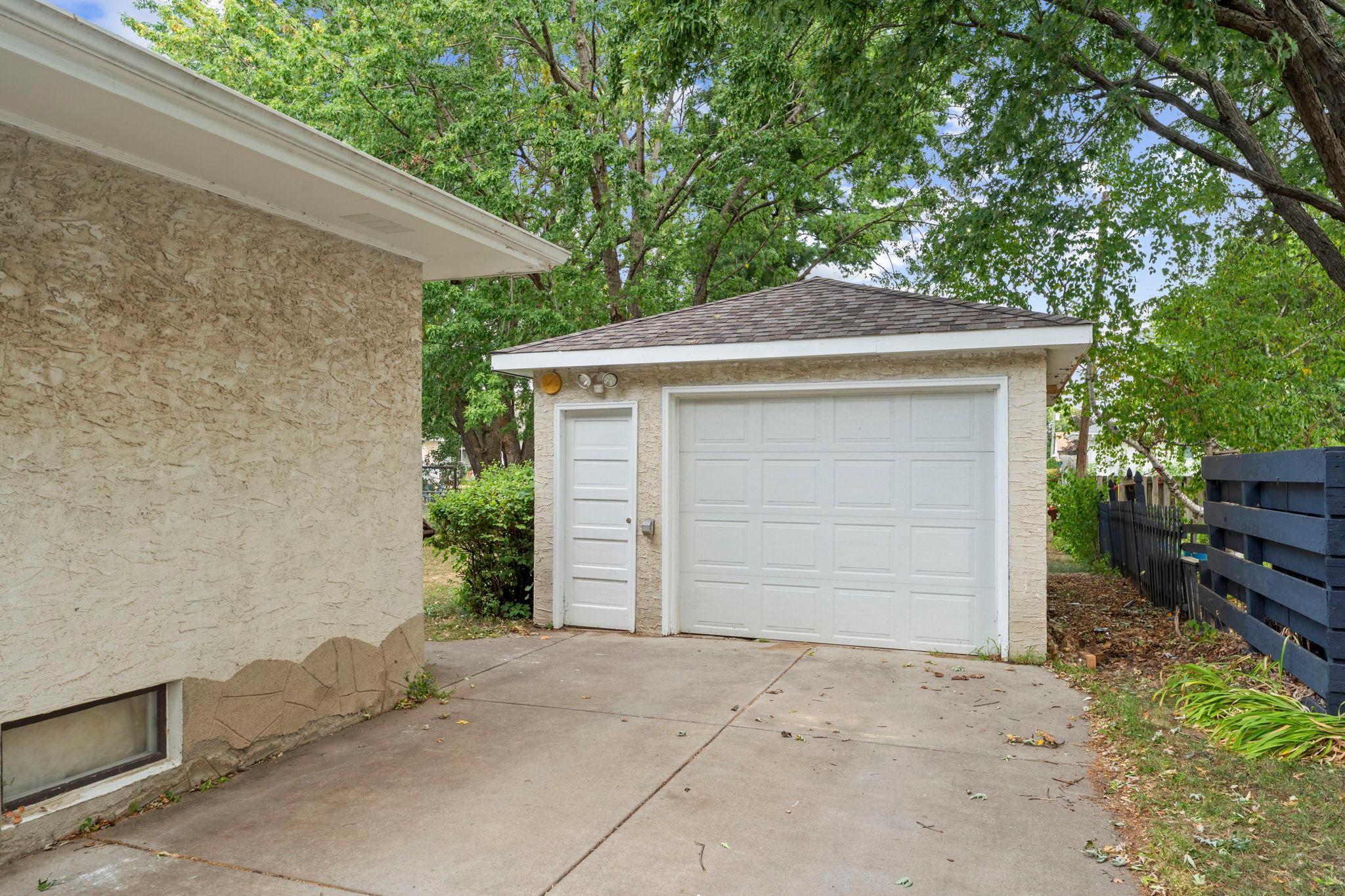 238 Macarthur Street W