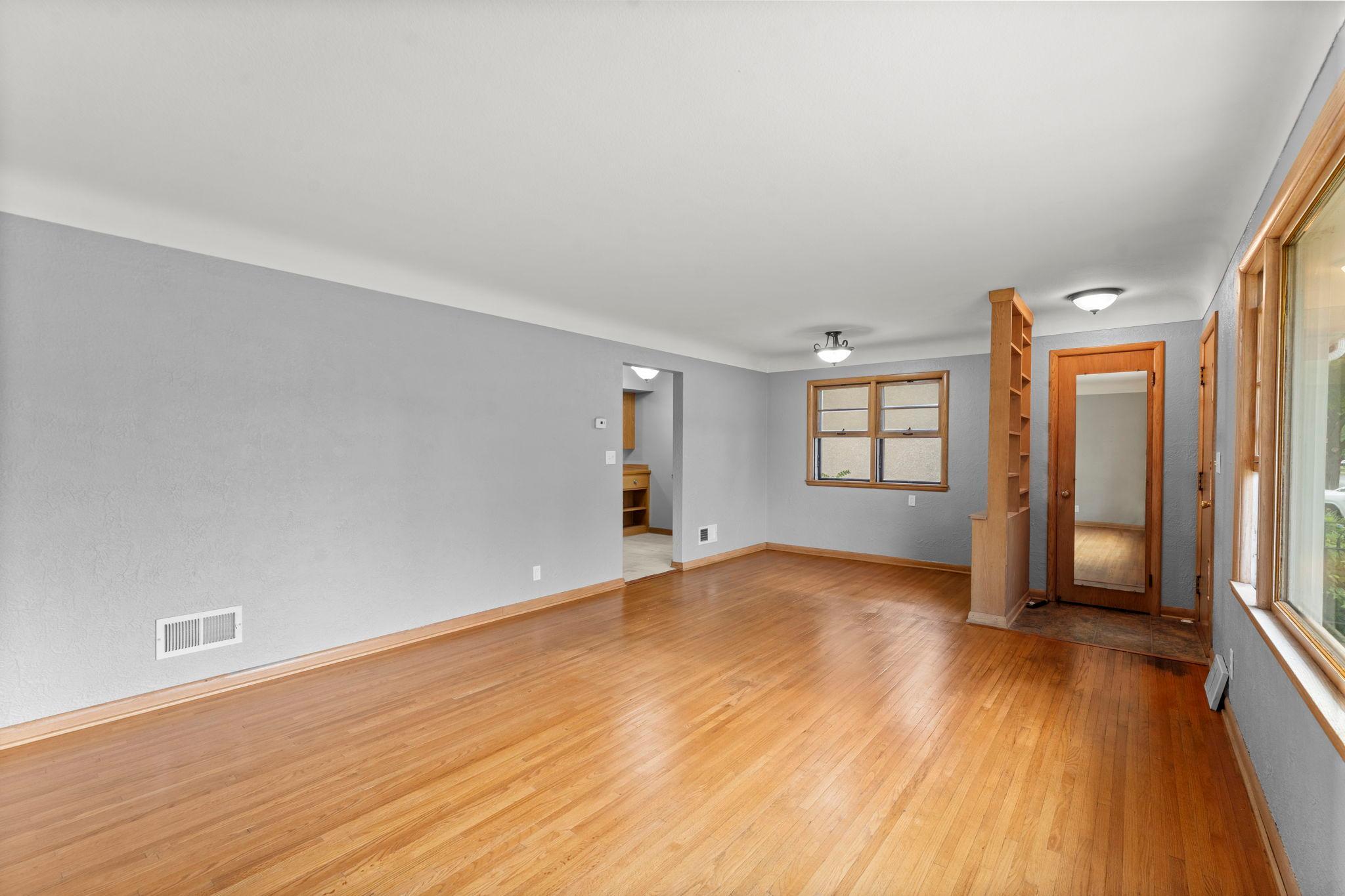 238 Macarthur Street W
