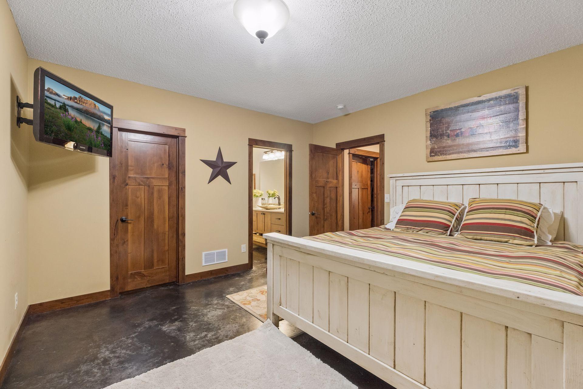 3536 Kelvin Court N