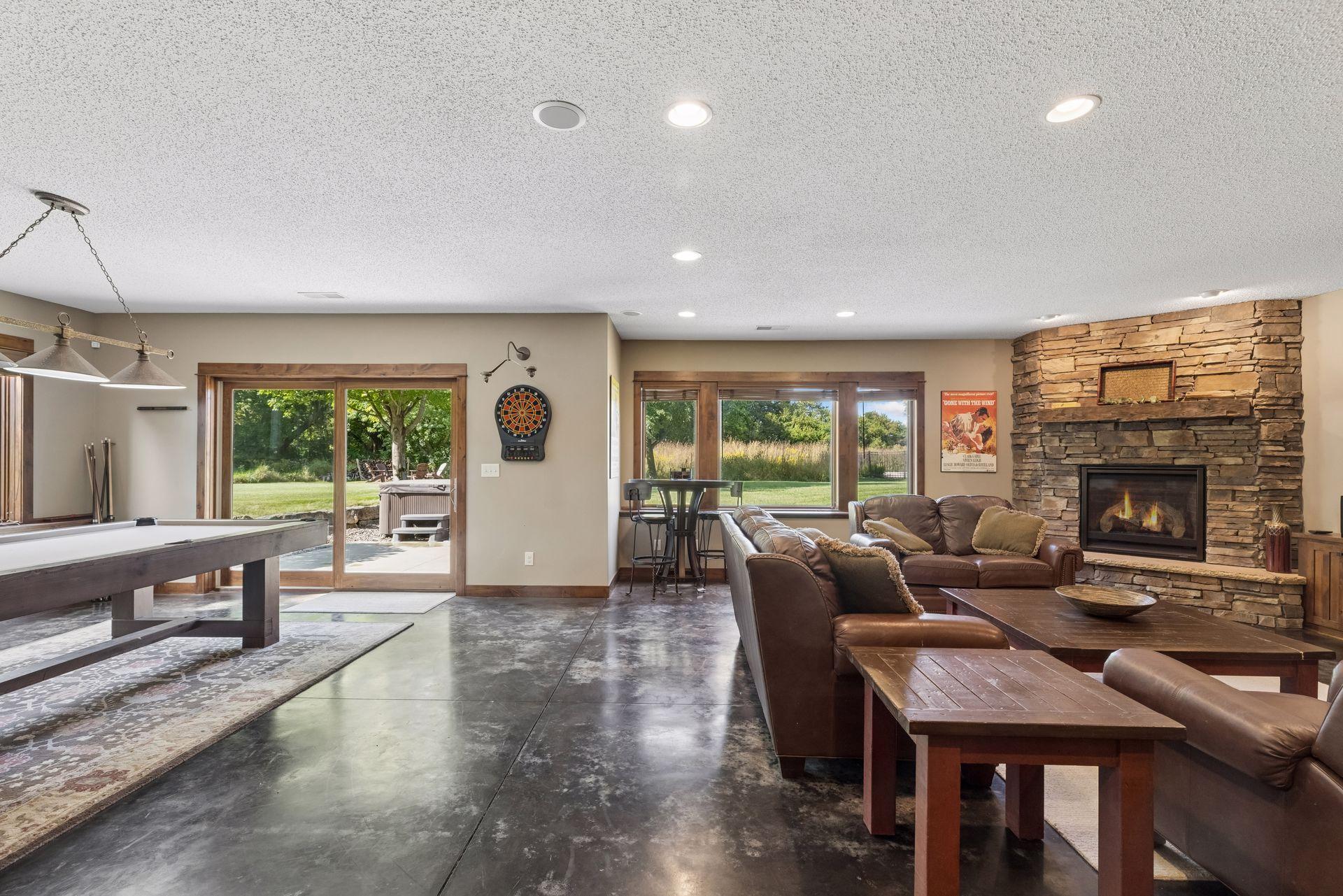 3536 Kelvin Court N