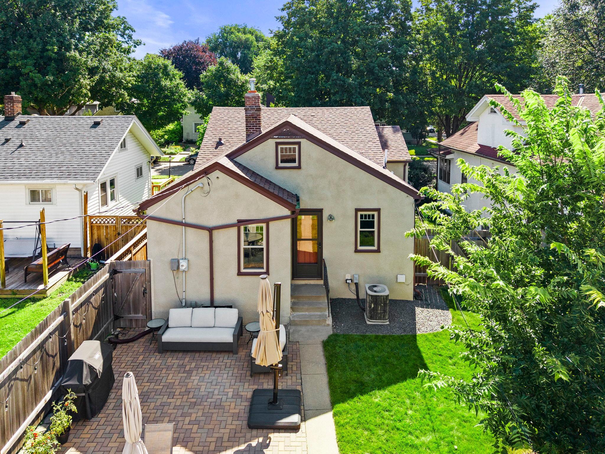2704 Garfield Street NE