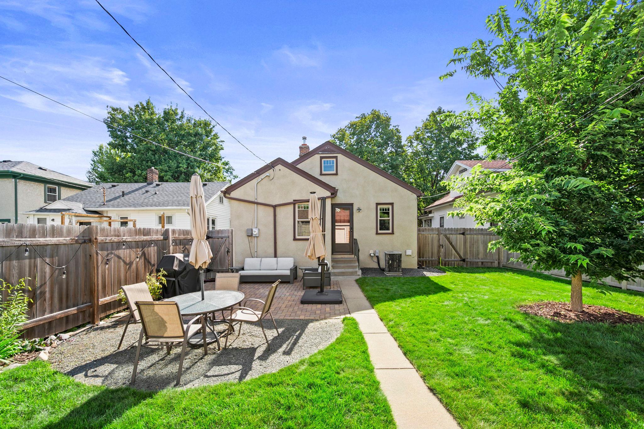 2704 Garfield Street NE