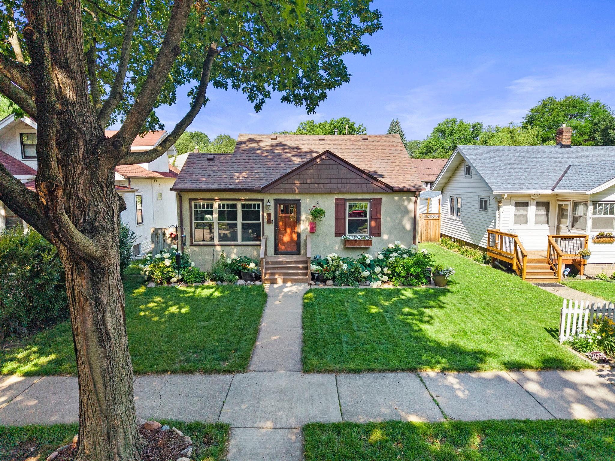 2704 Garfield Street NE