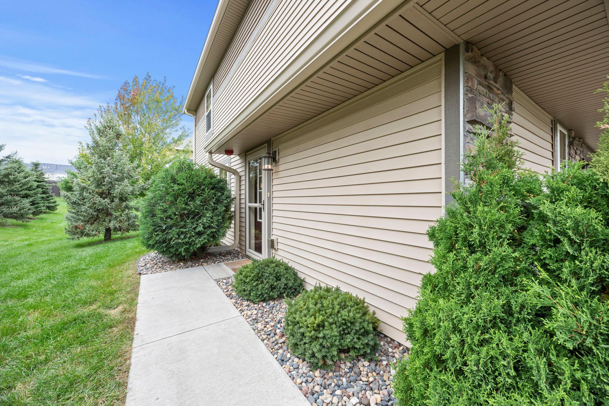 9799 5th Street Lane N