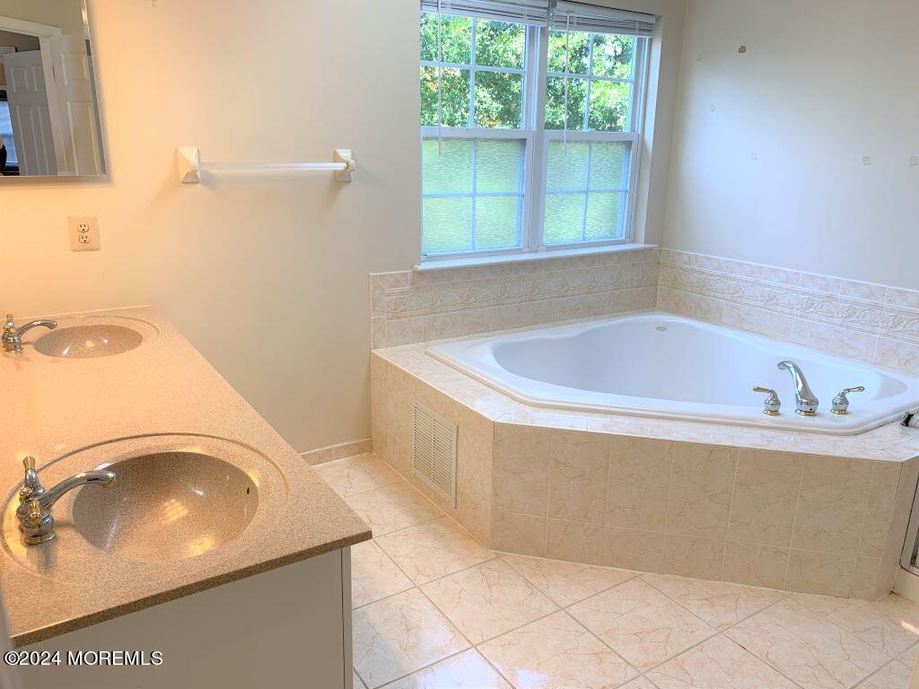 87 Banyan Boulevard