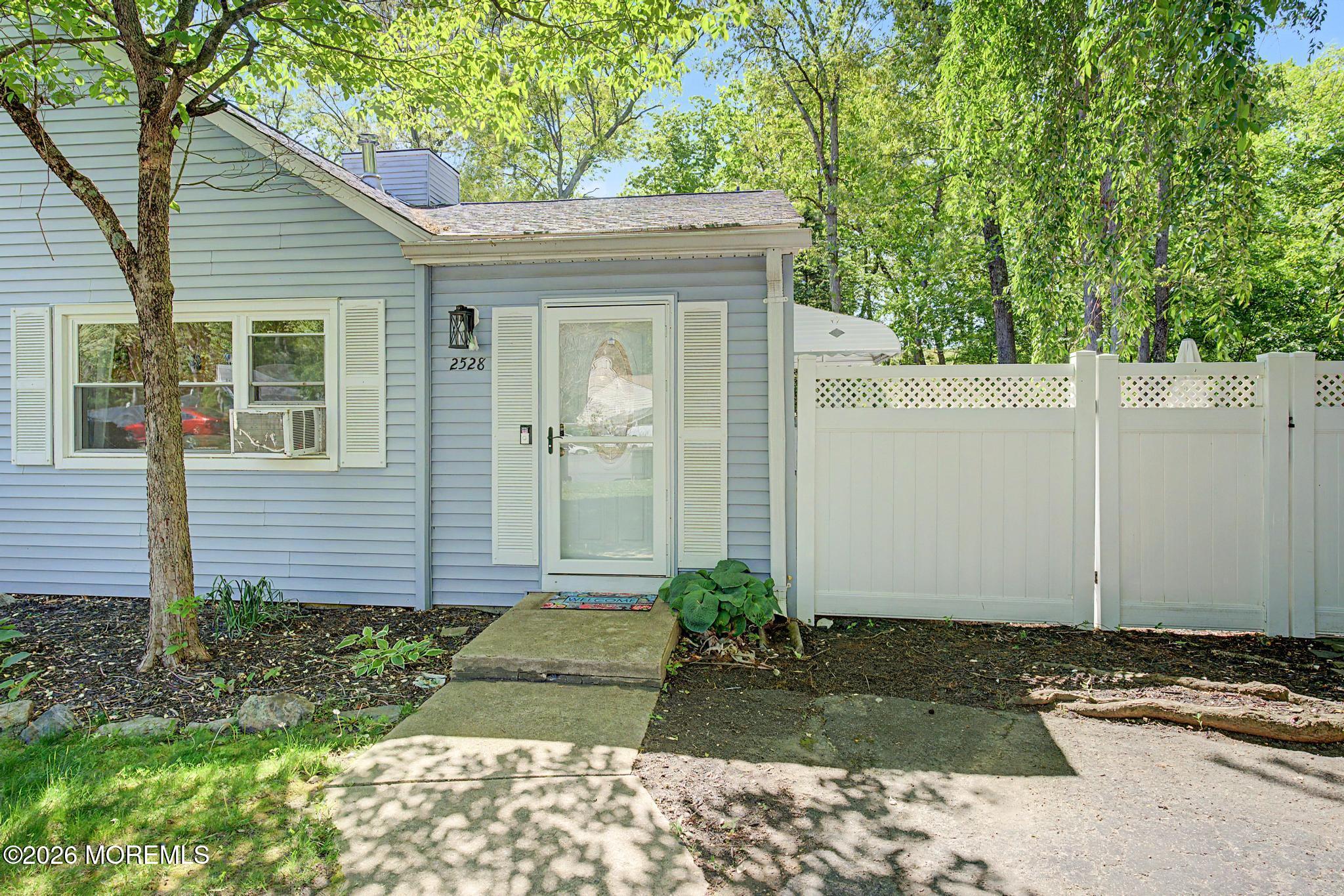 2528 Lexington Court