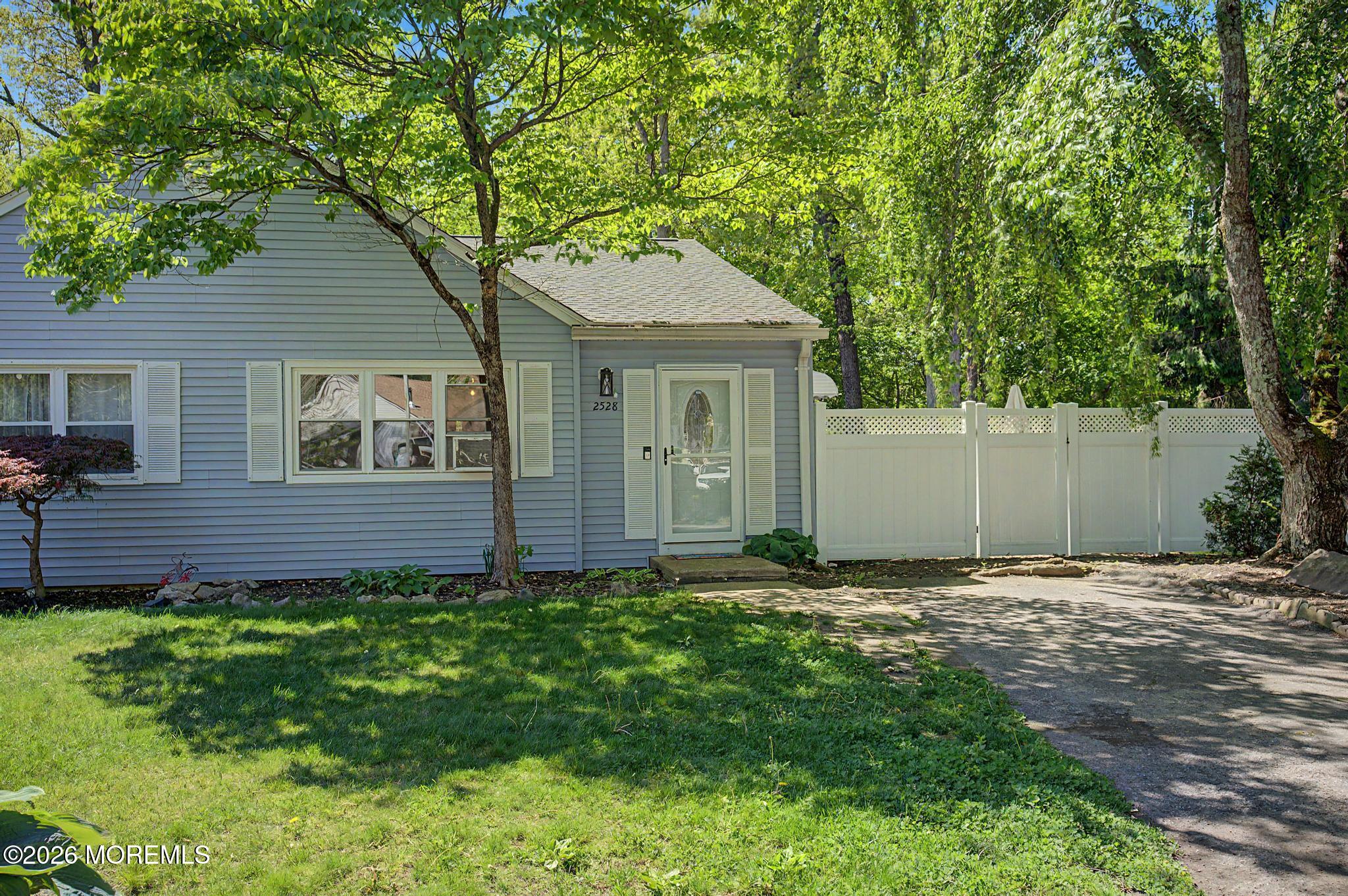 2528 Lexington Court