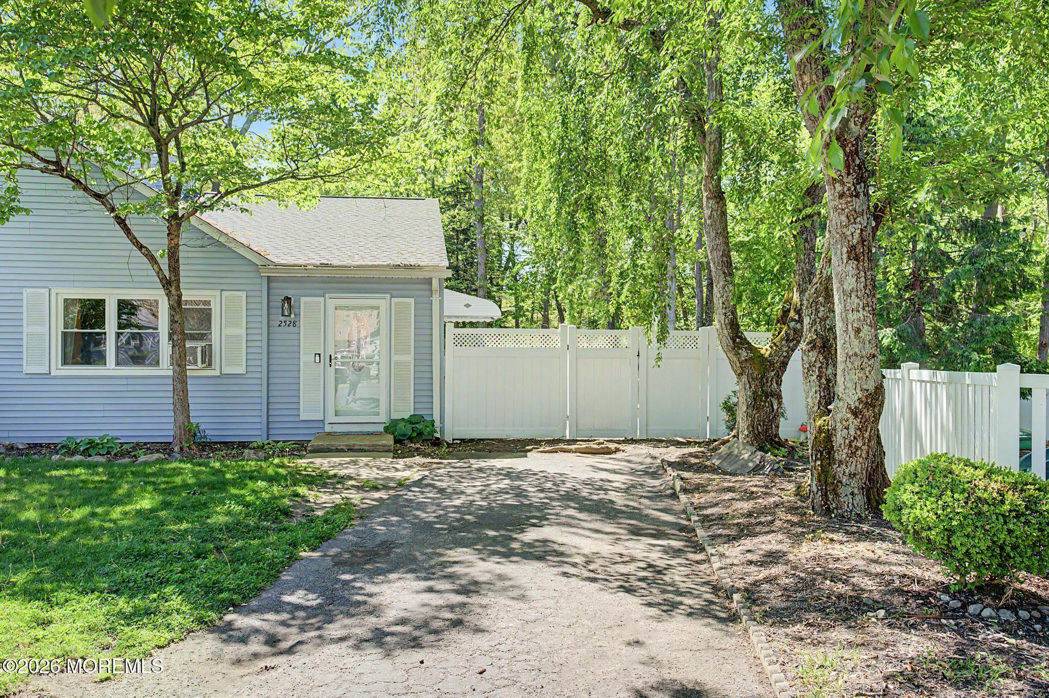 2528 Lexington Court