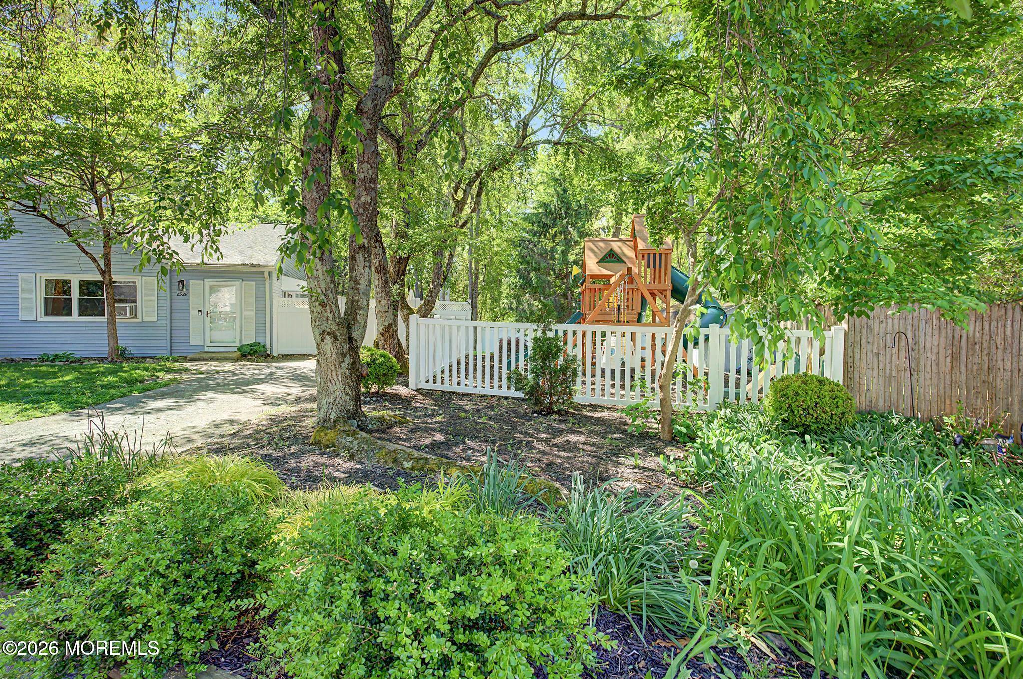 2528 Lexington Court